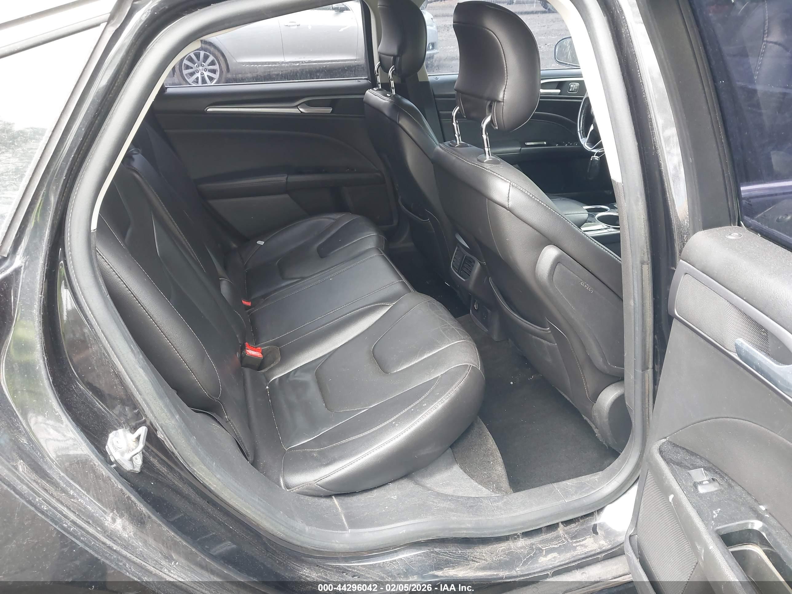 FORD FUSION image 8