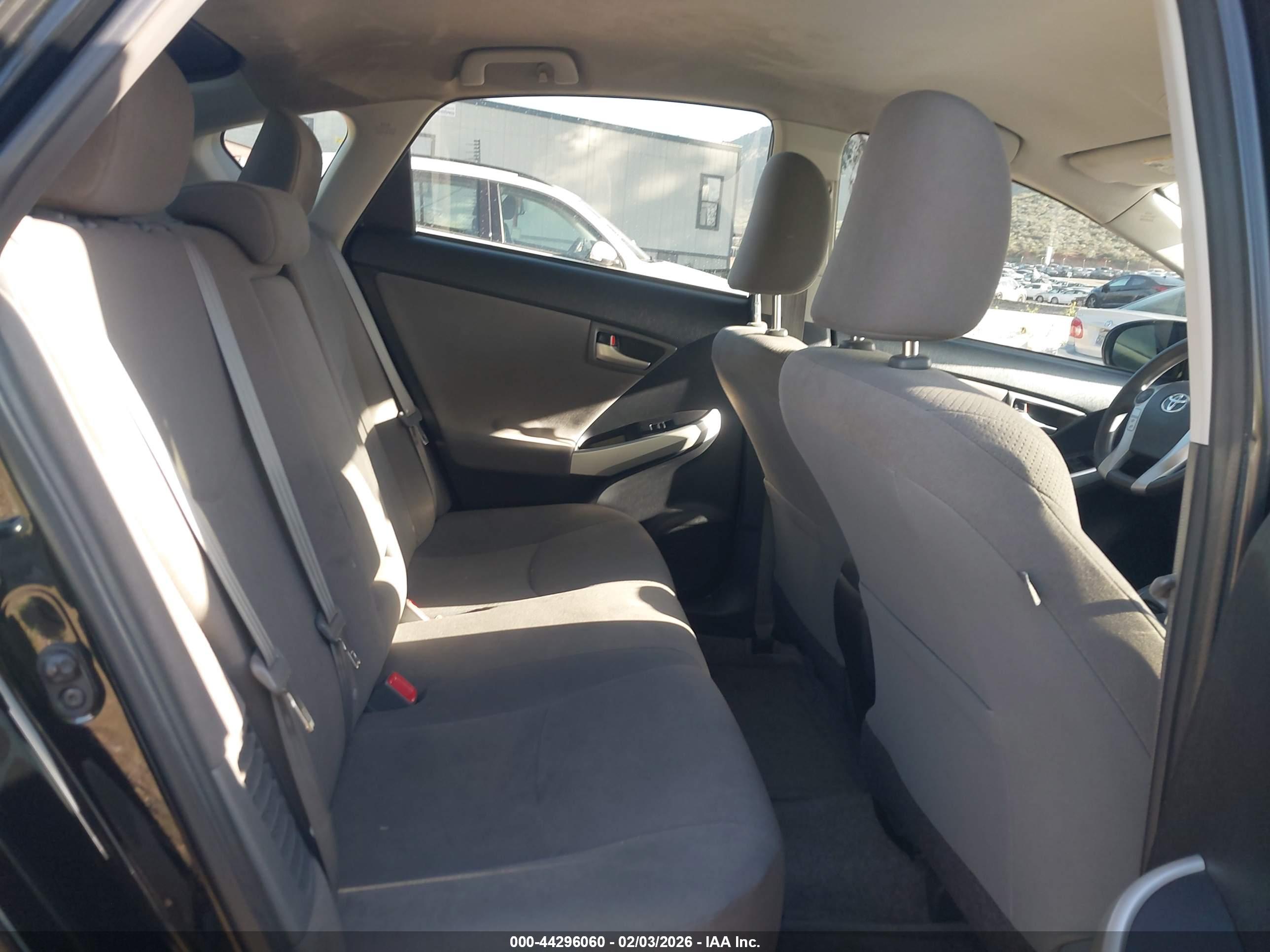 TOYOTA PRIUS image 8