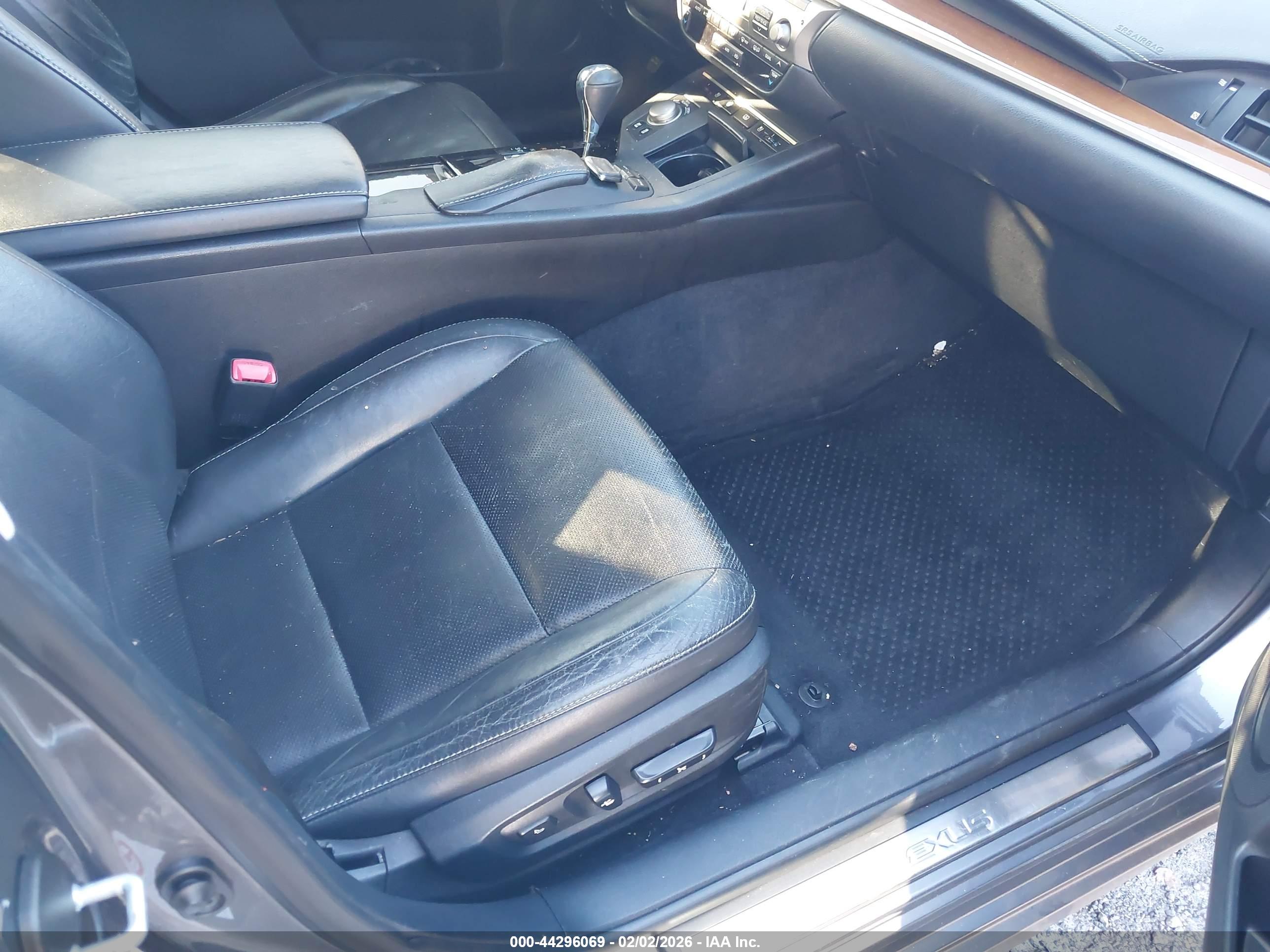 LEXUS ES image 5