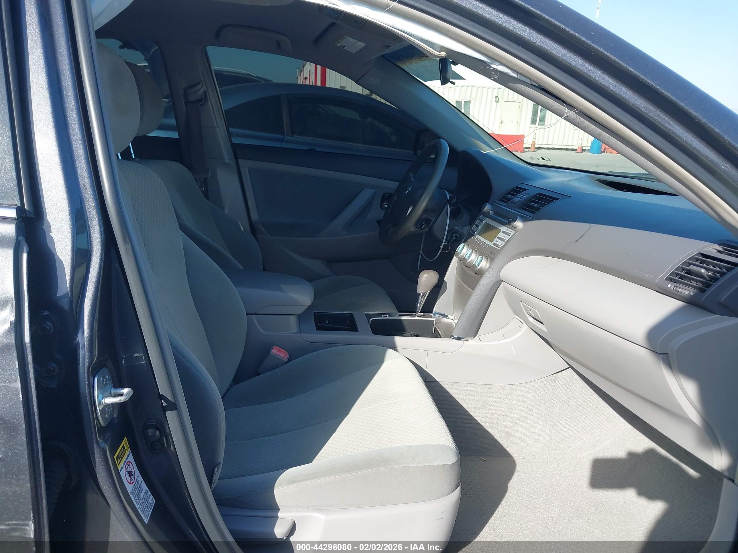 TOYOTA CAMRY image 5