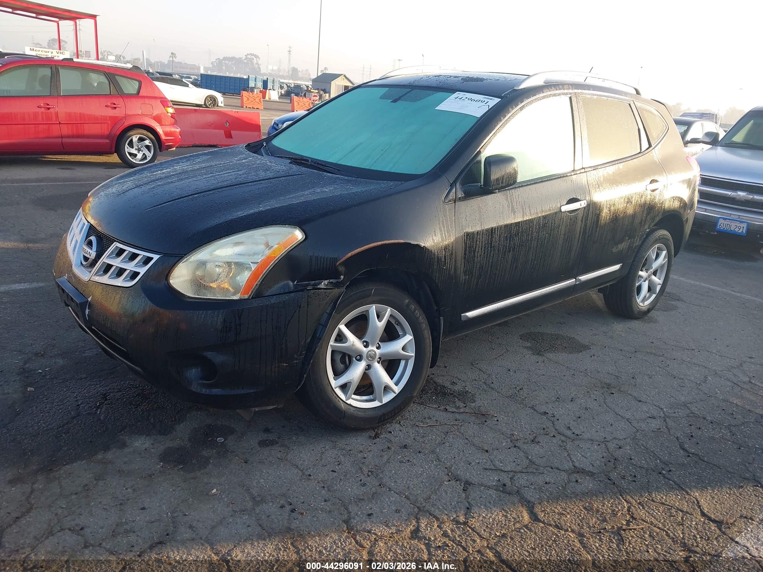 NISSAN ROGUE image 2