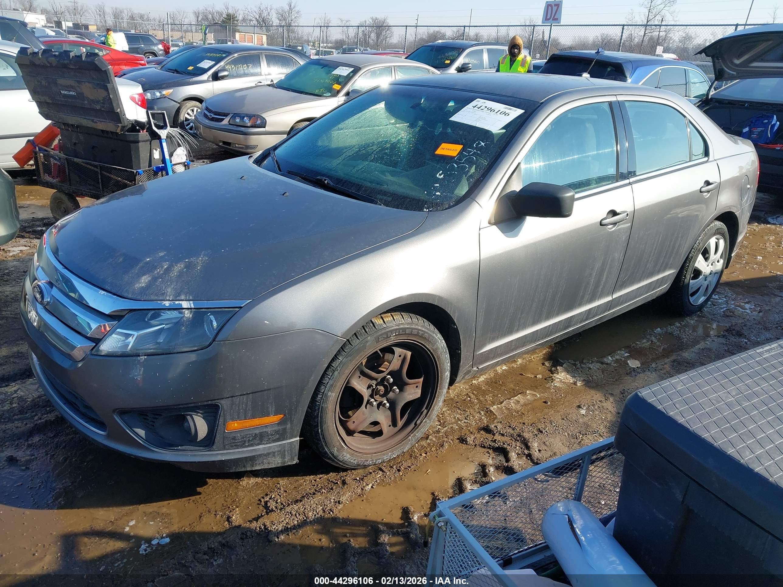 FORD FUSION image 2
