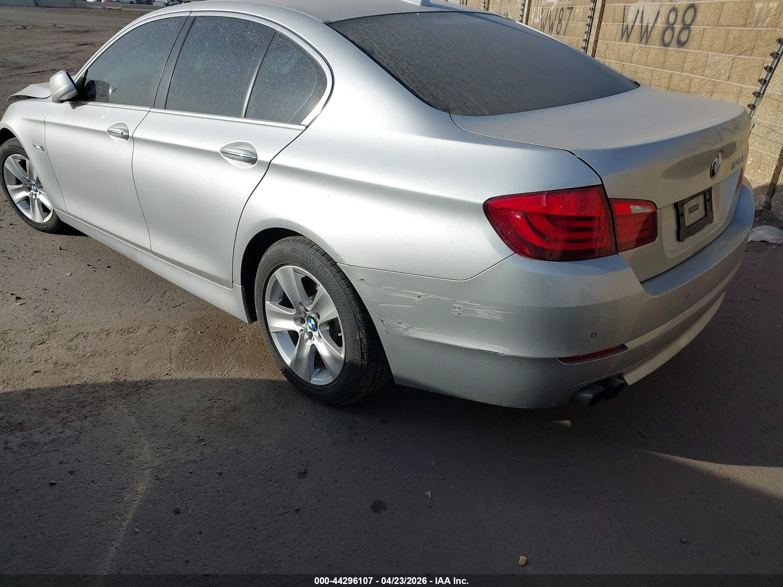 BMW 528I image 3