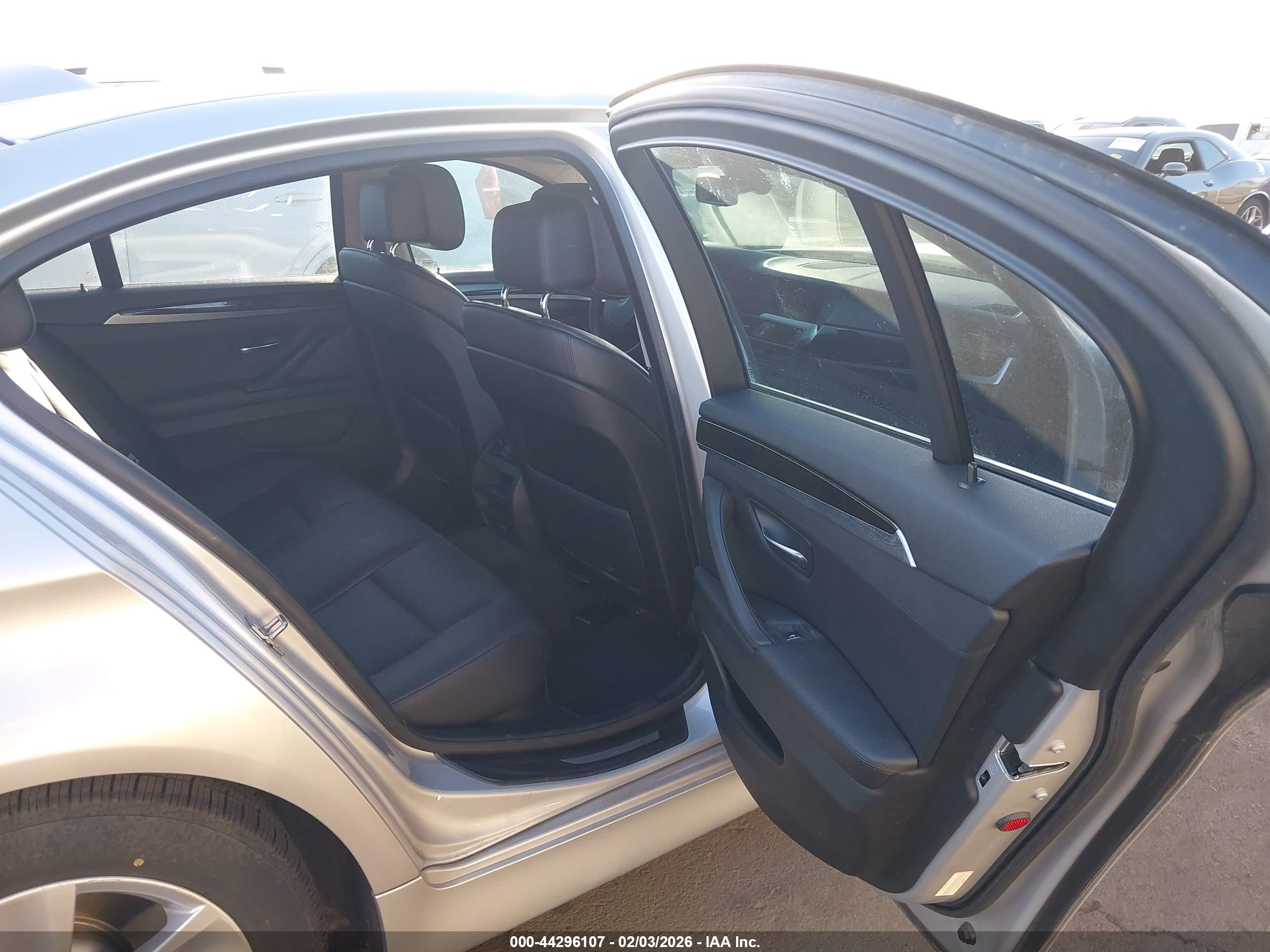 BMW 528I image 8