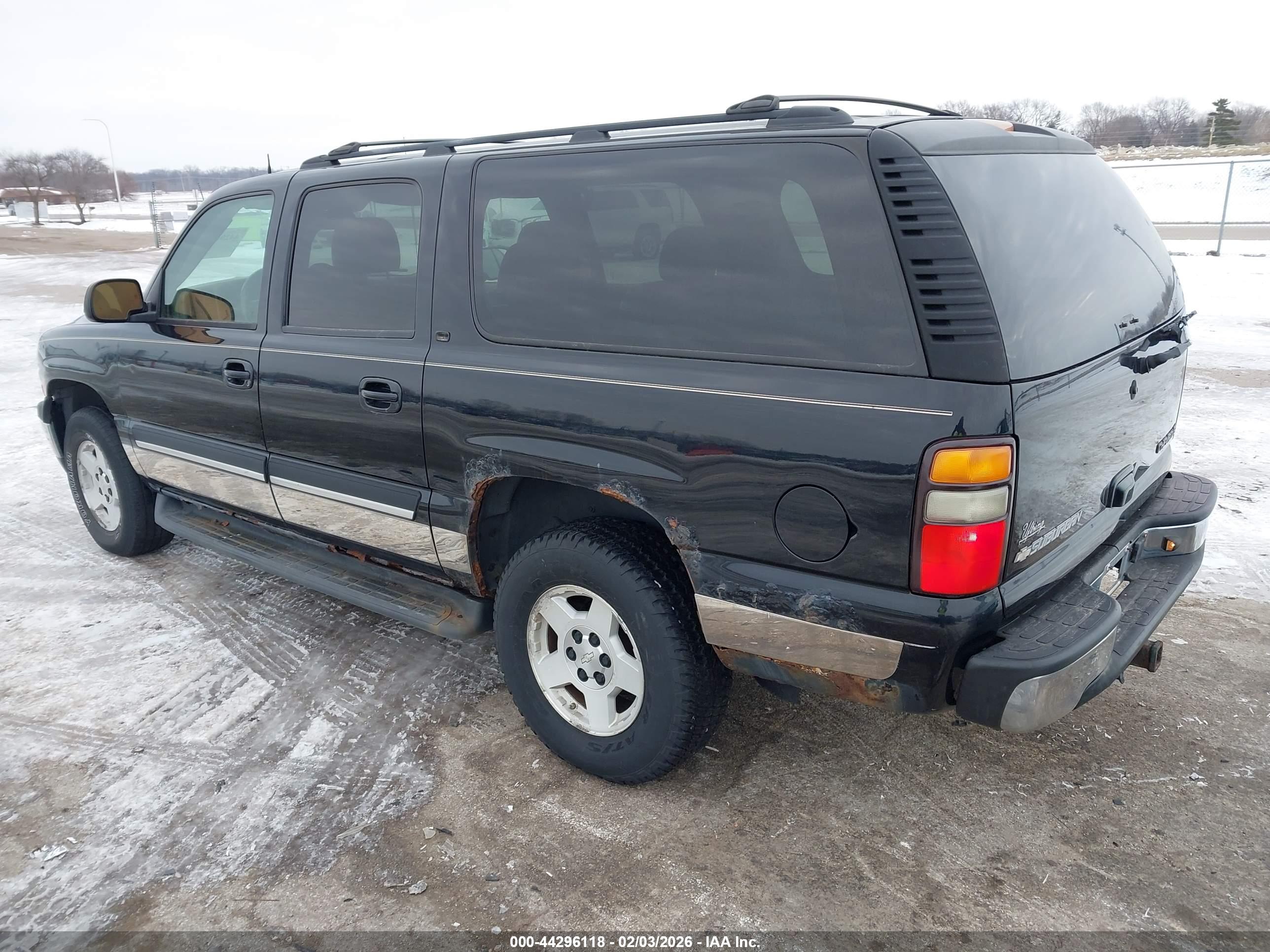 CHEVROLET SUBURBAN image 3