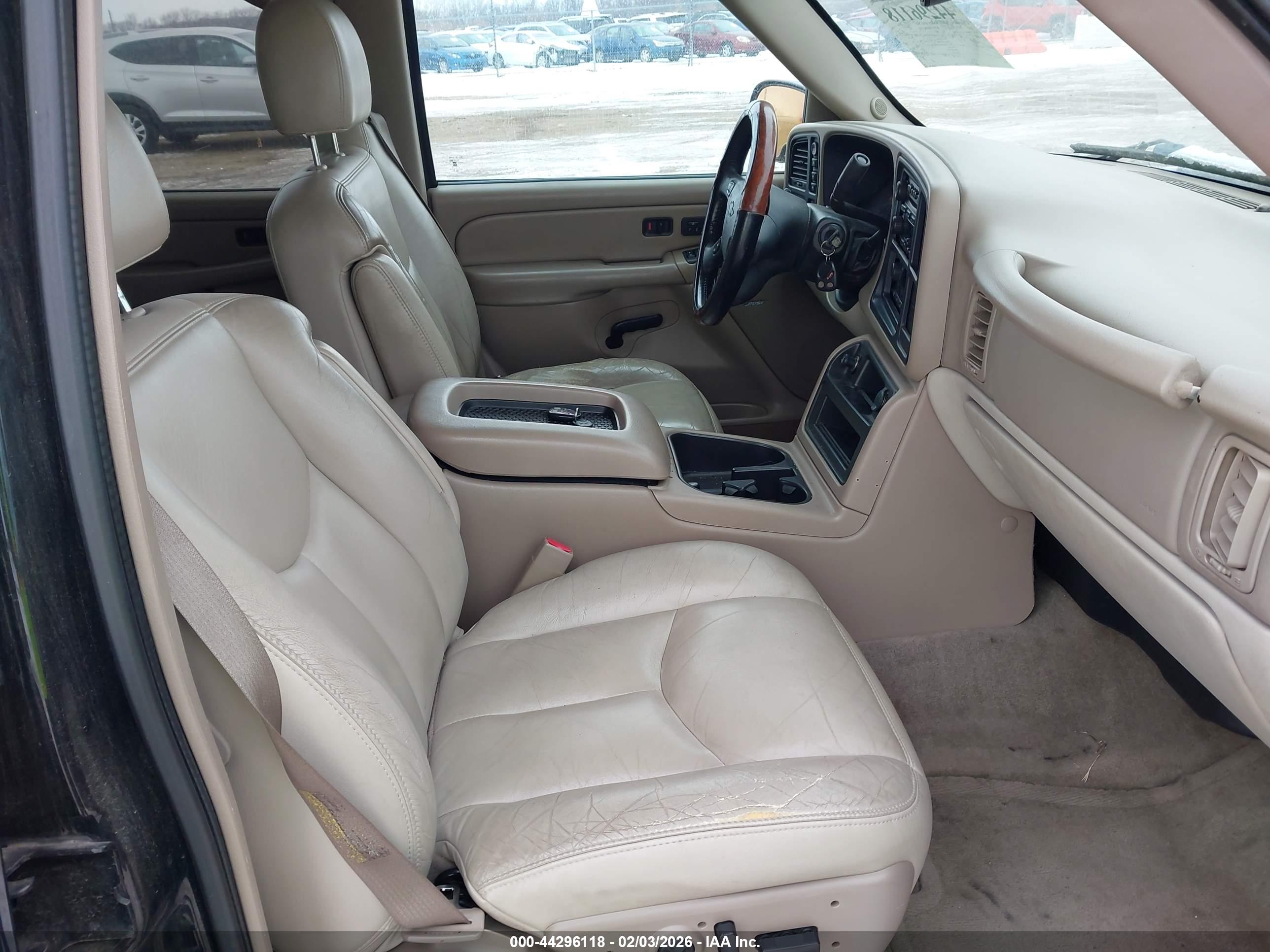 CHEVROLET SUBURBAN image 5