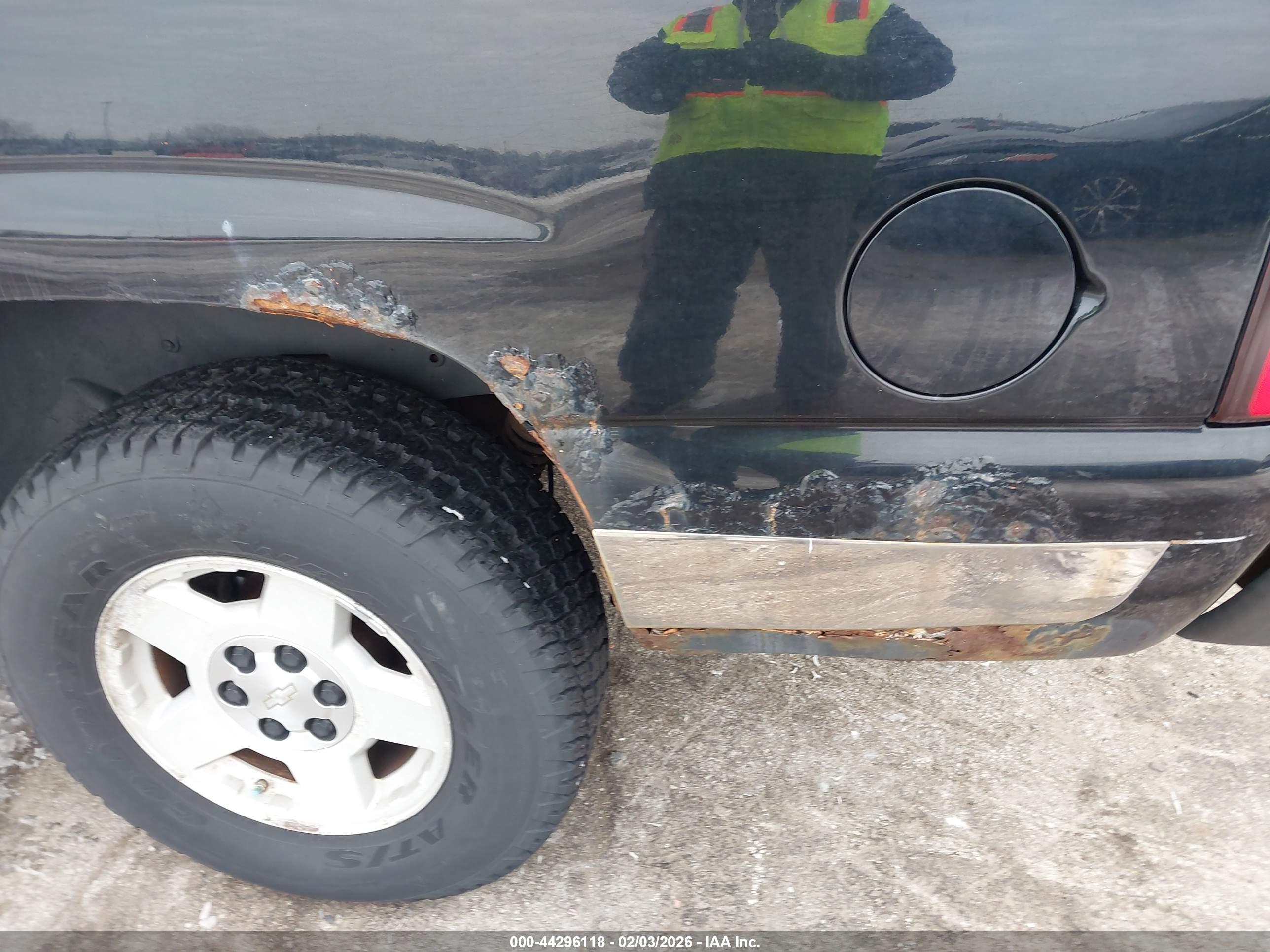 CHEVROLET SUBURBAN image 6