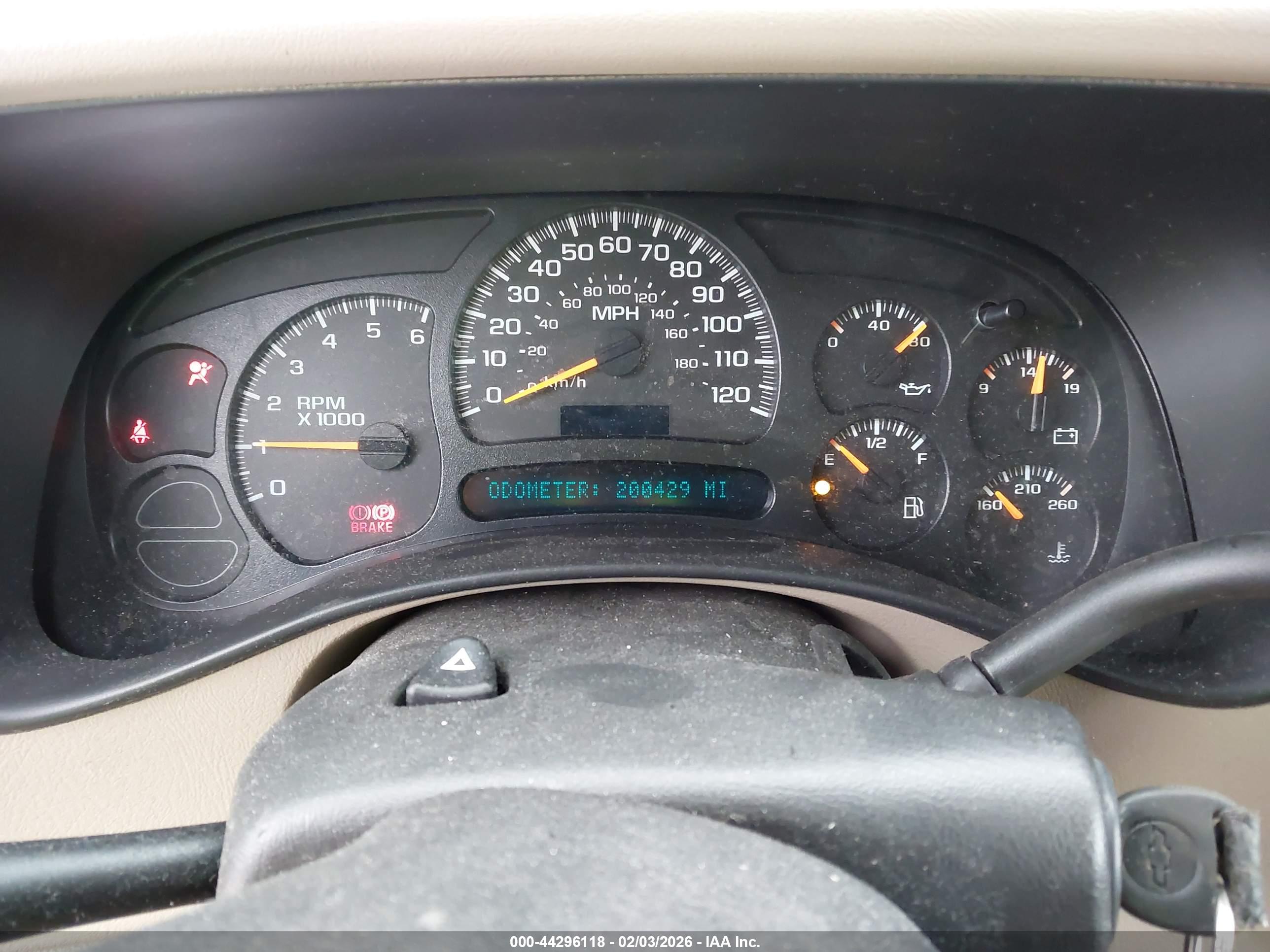 CHEVROLET SUBURBAN image 7
