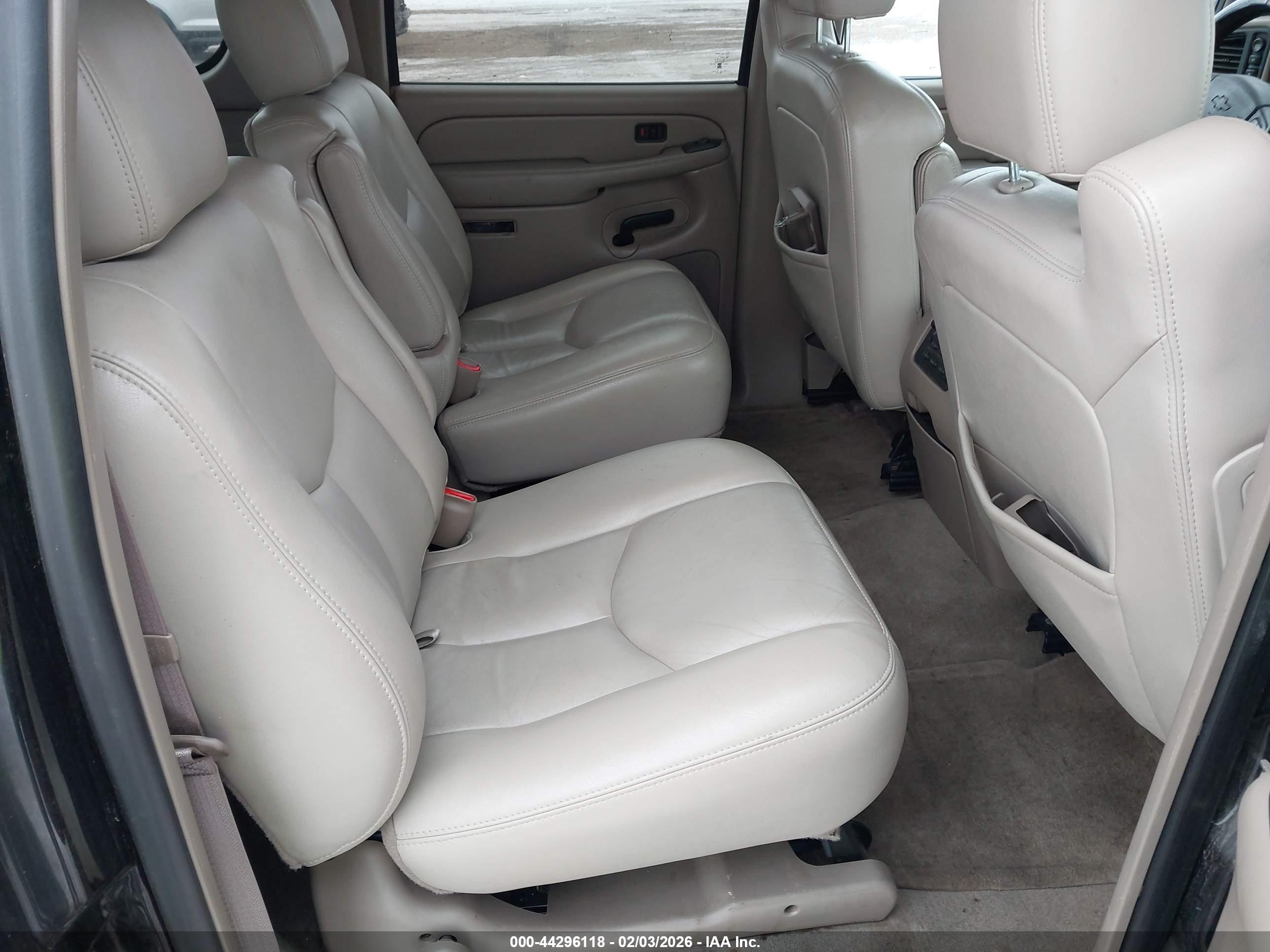 CHEVROLET SUBURBAN image 8