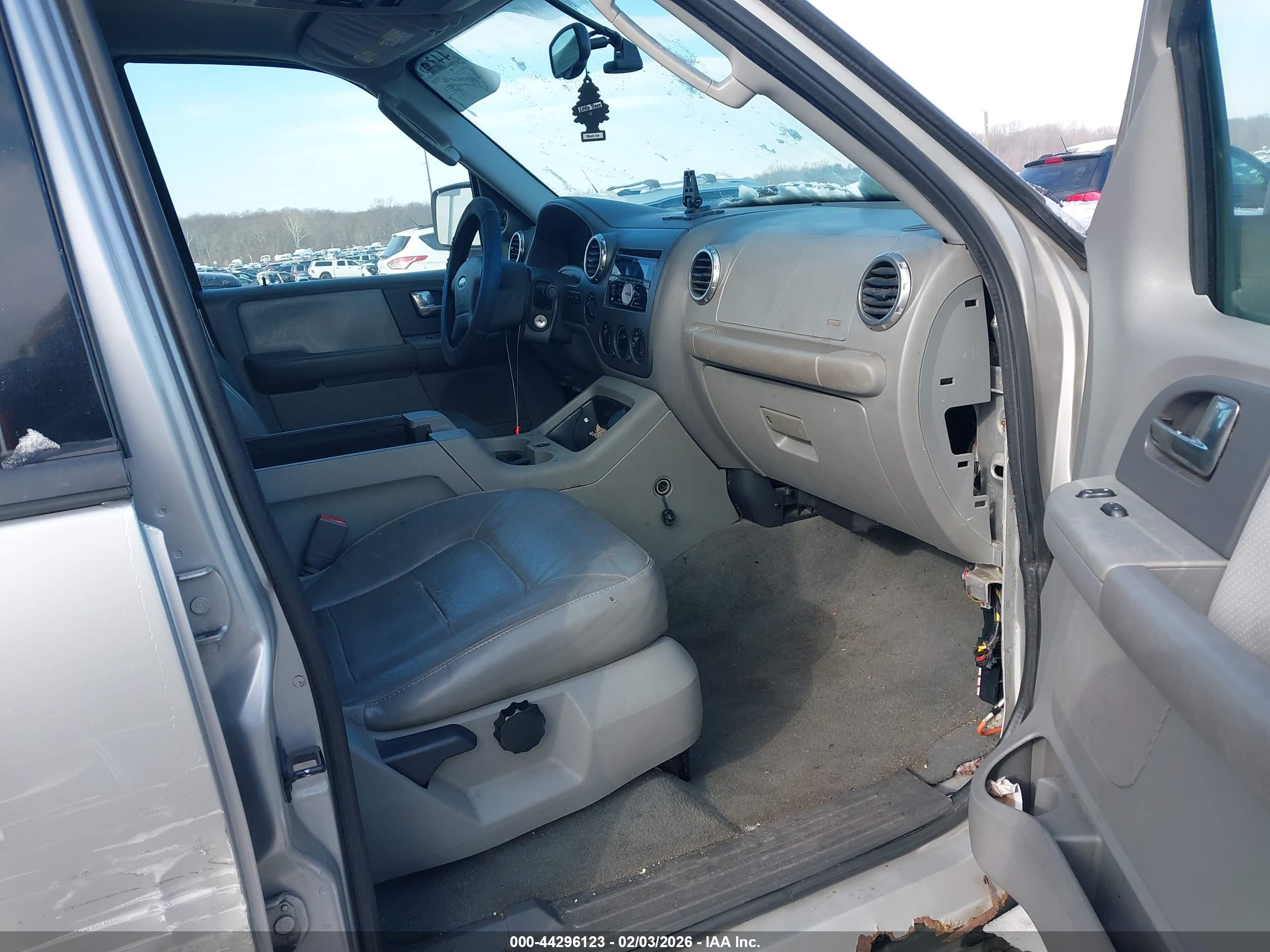 FORD EXPEDITION image 5