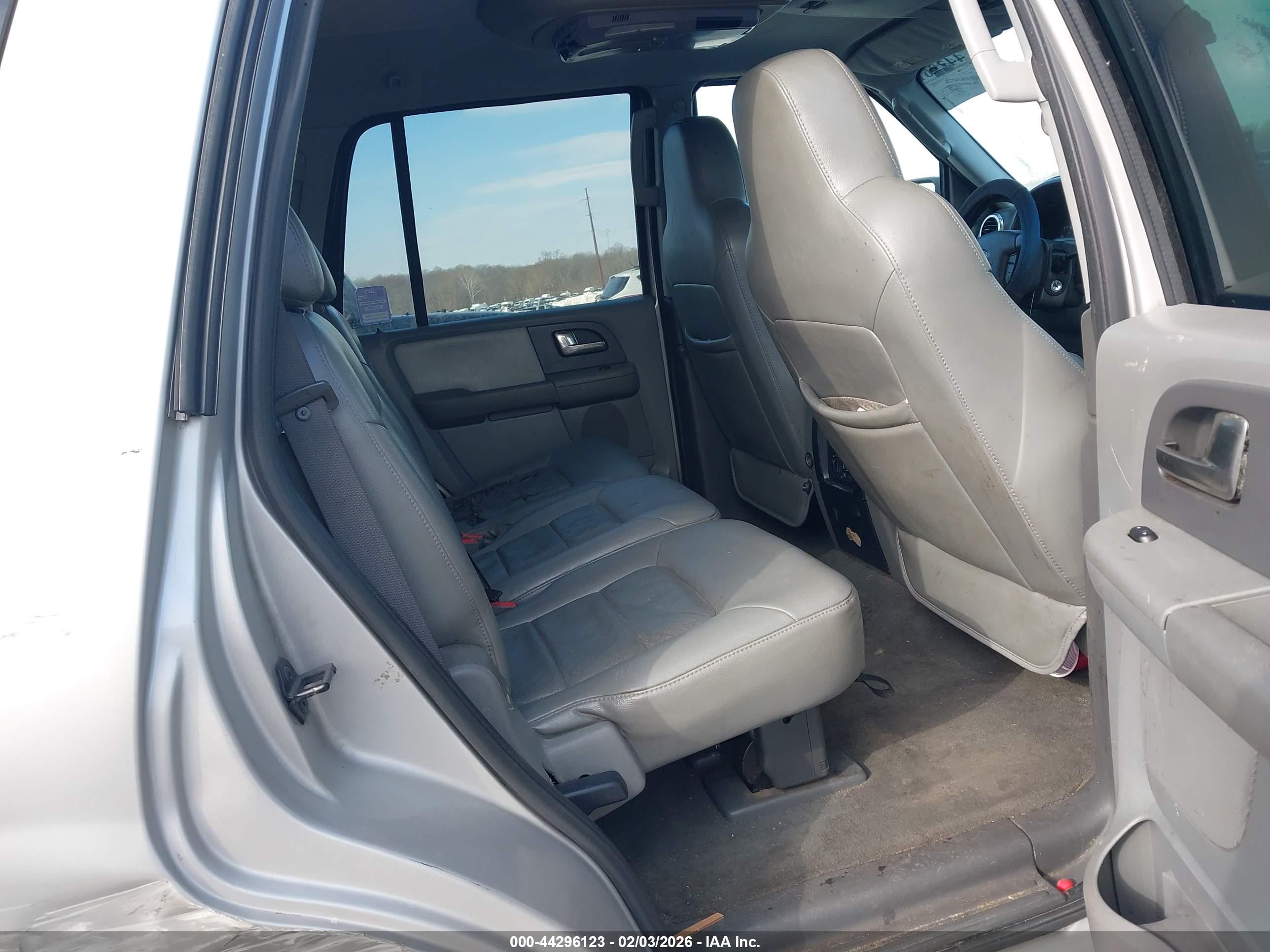 FORD EXPEDITION image 8