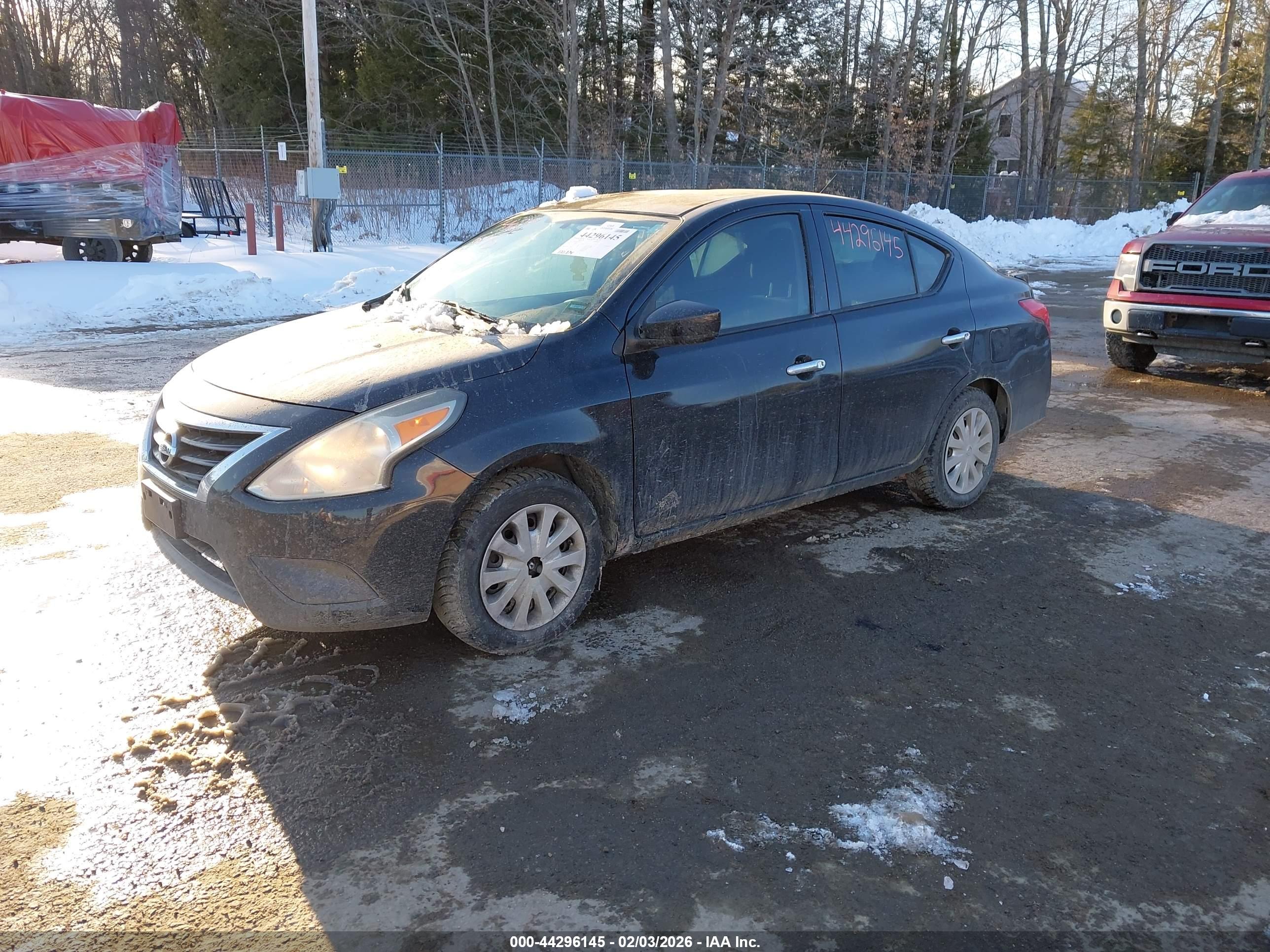 NISSAN VERSA image 2