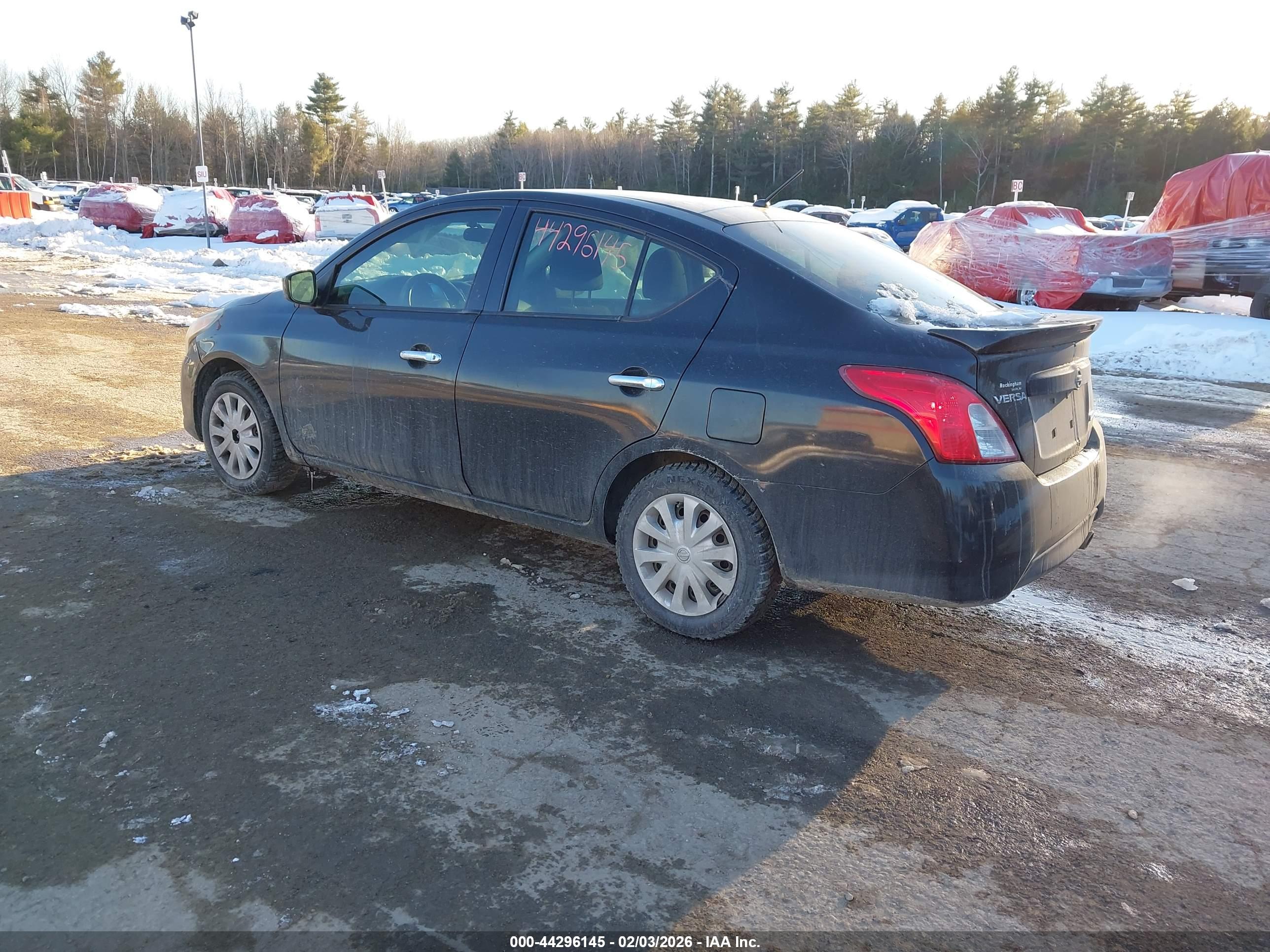 NISSAN VERSA image 3