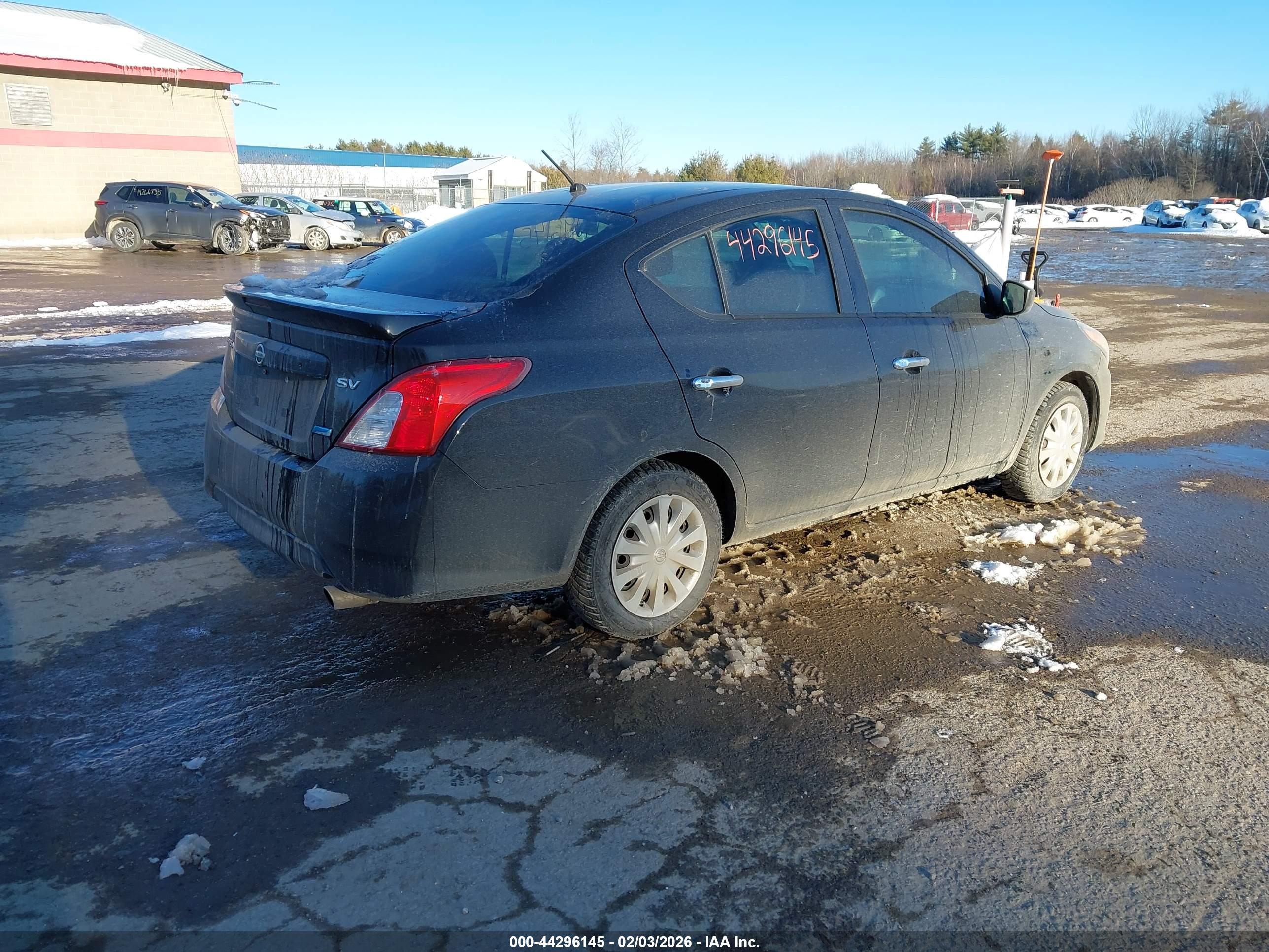 NISSAN VERSA image 4