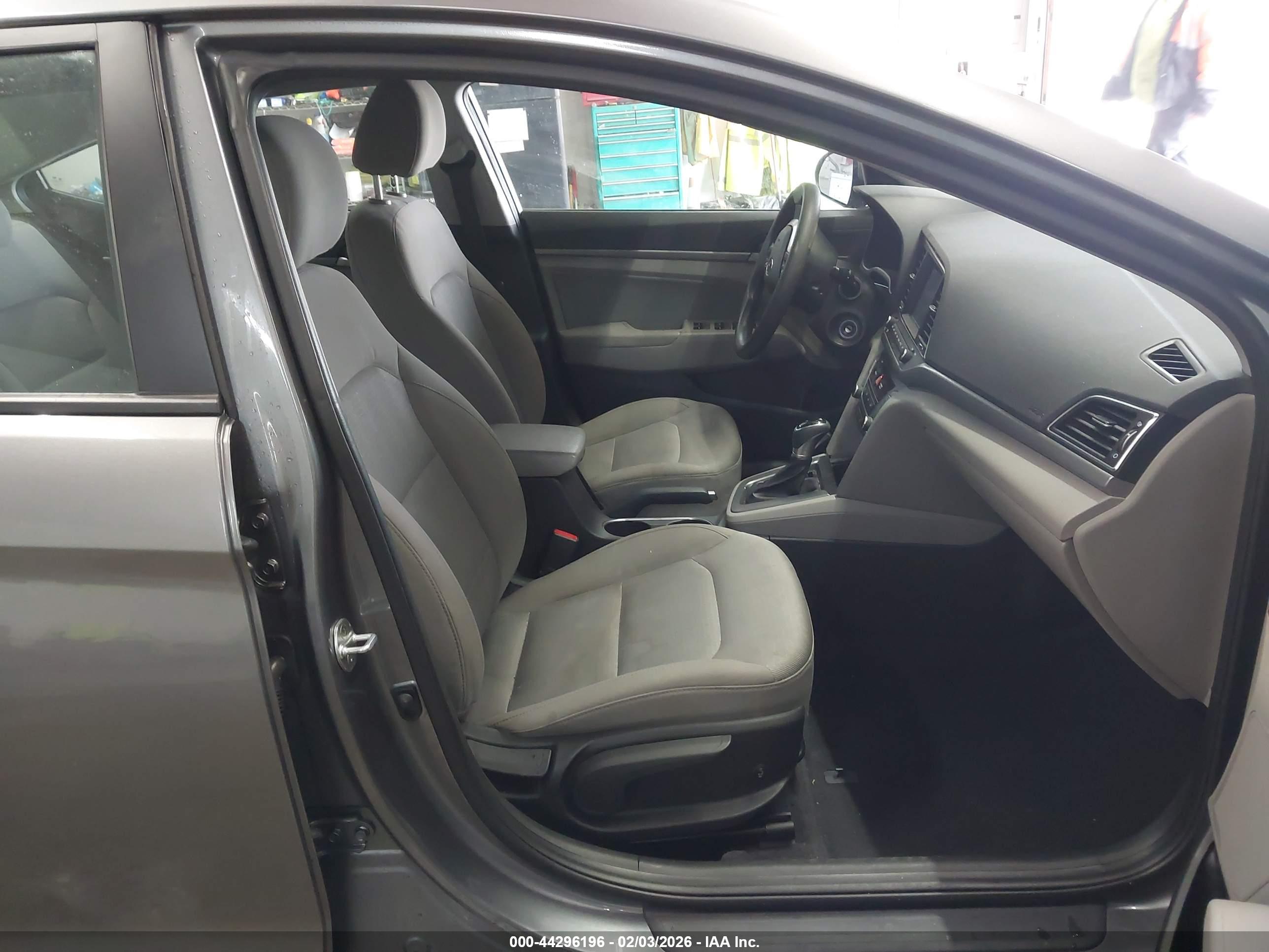 HYUNDAI ELANTRA image 5