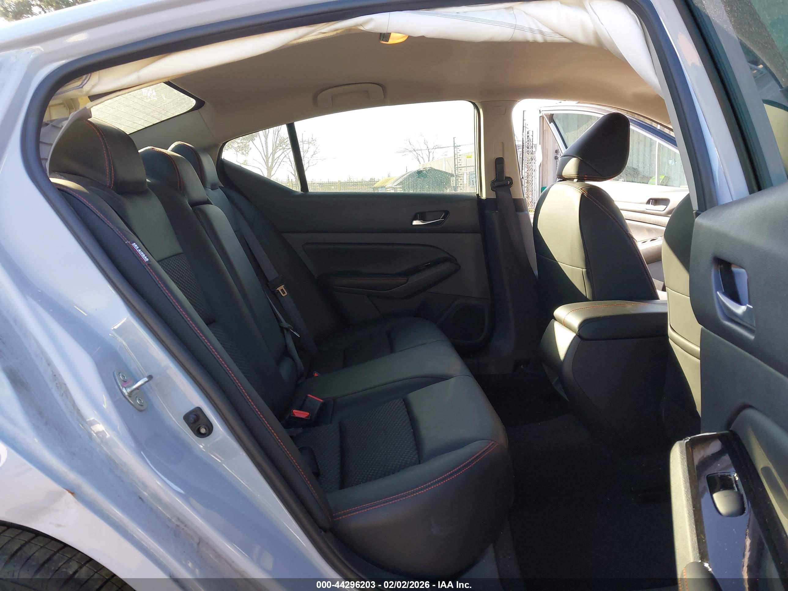 NISSAN ALTIMA image 8