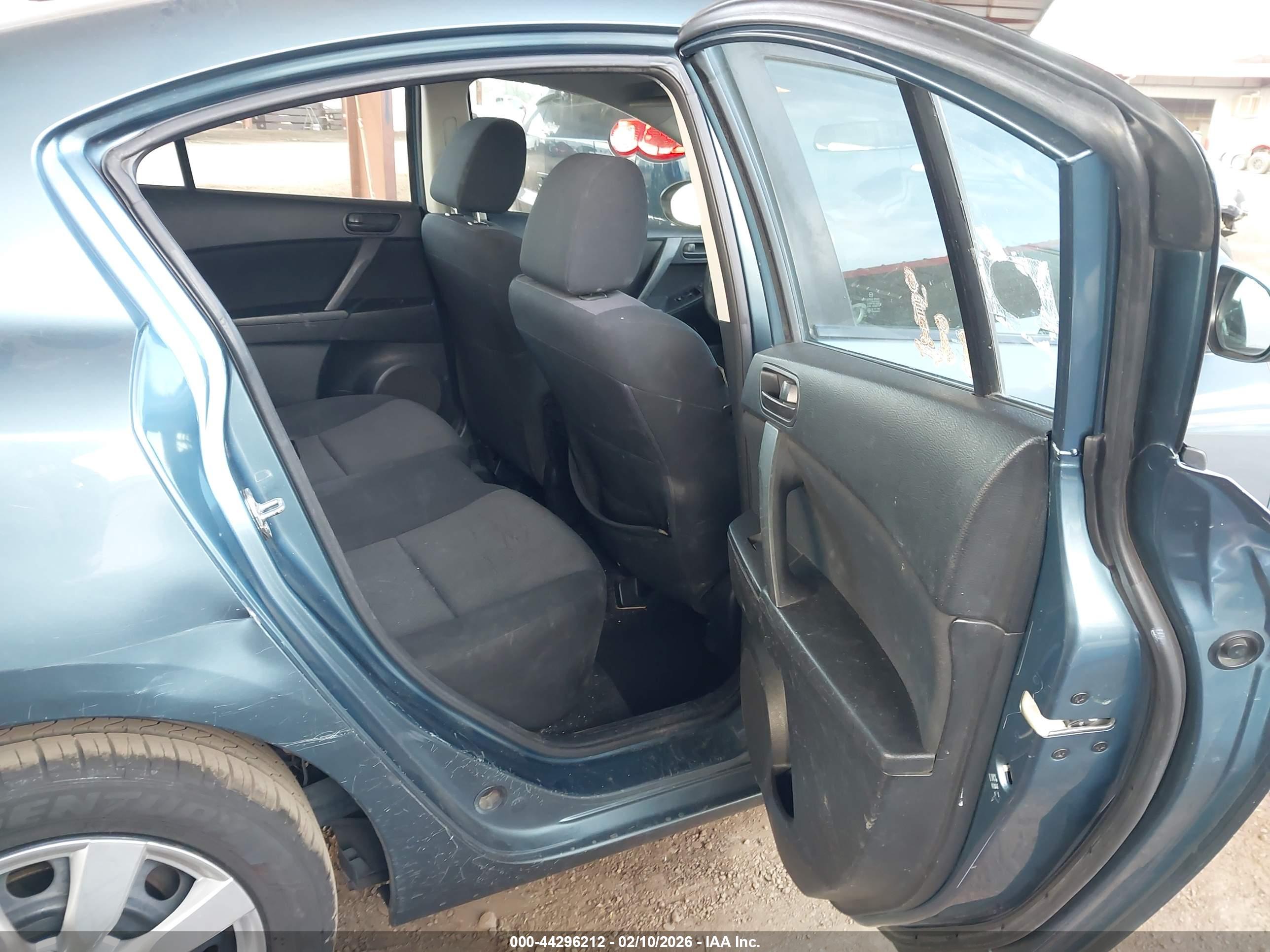 MAZDA MAZDA3 image 8