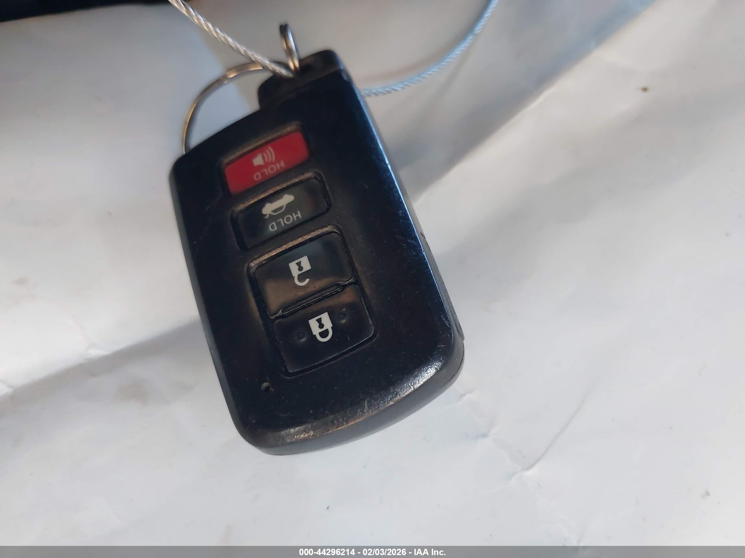 TOYOTA AVALON image 11