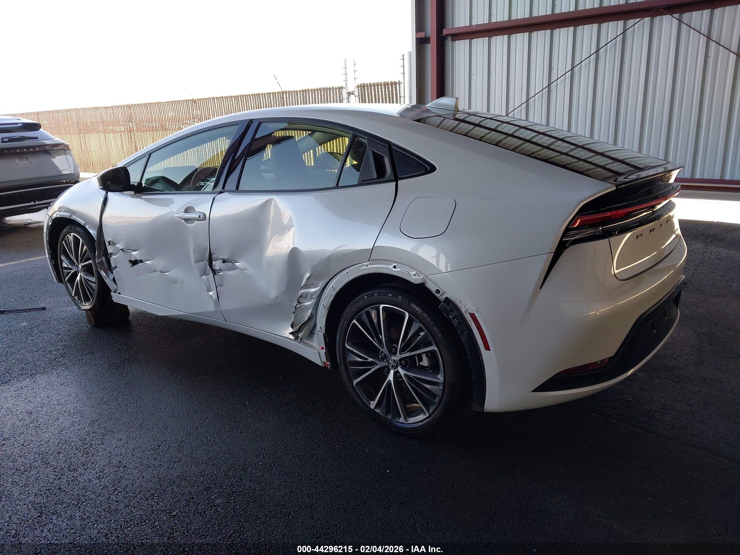 TOYOTA PRIUS image 3
