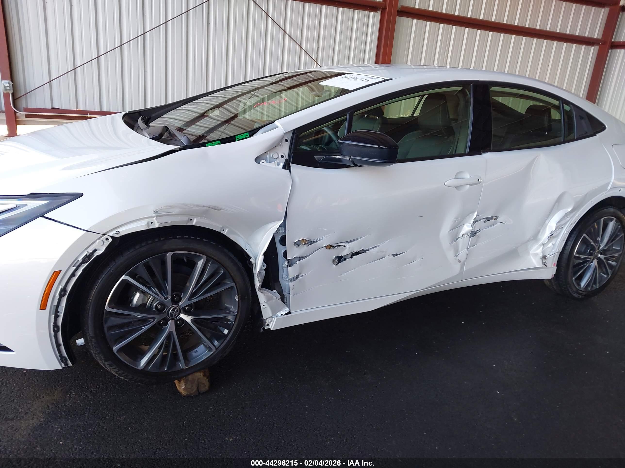 TOYOTA PRIUS image 6