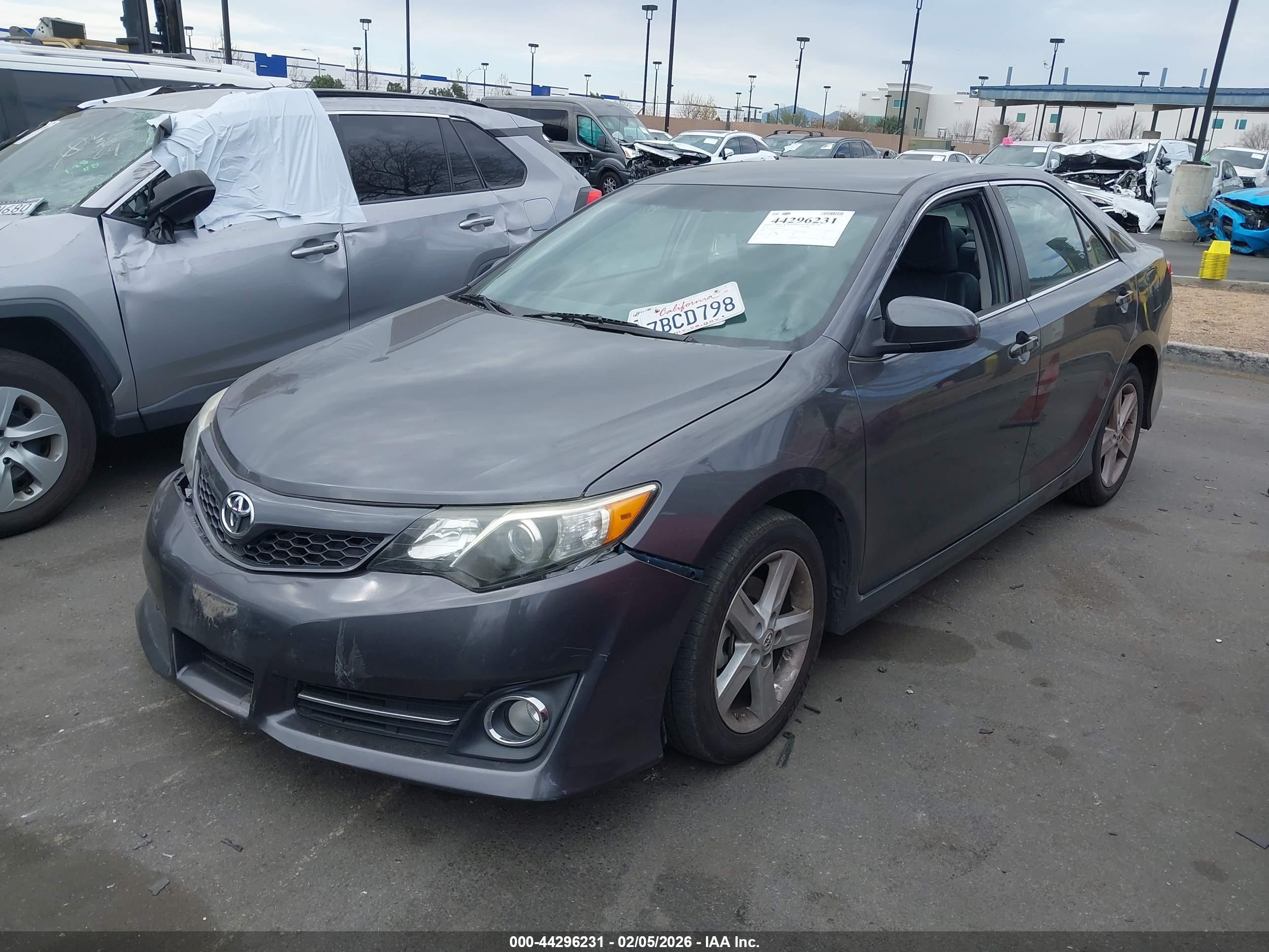 TOYOTA CAMRY image 2