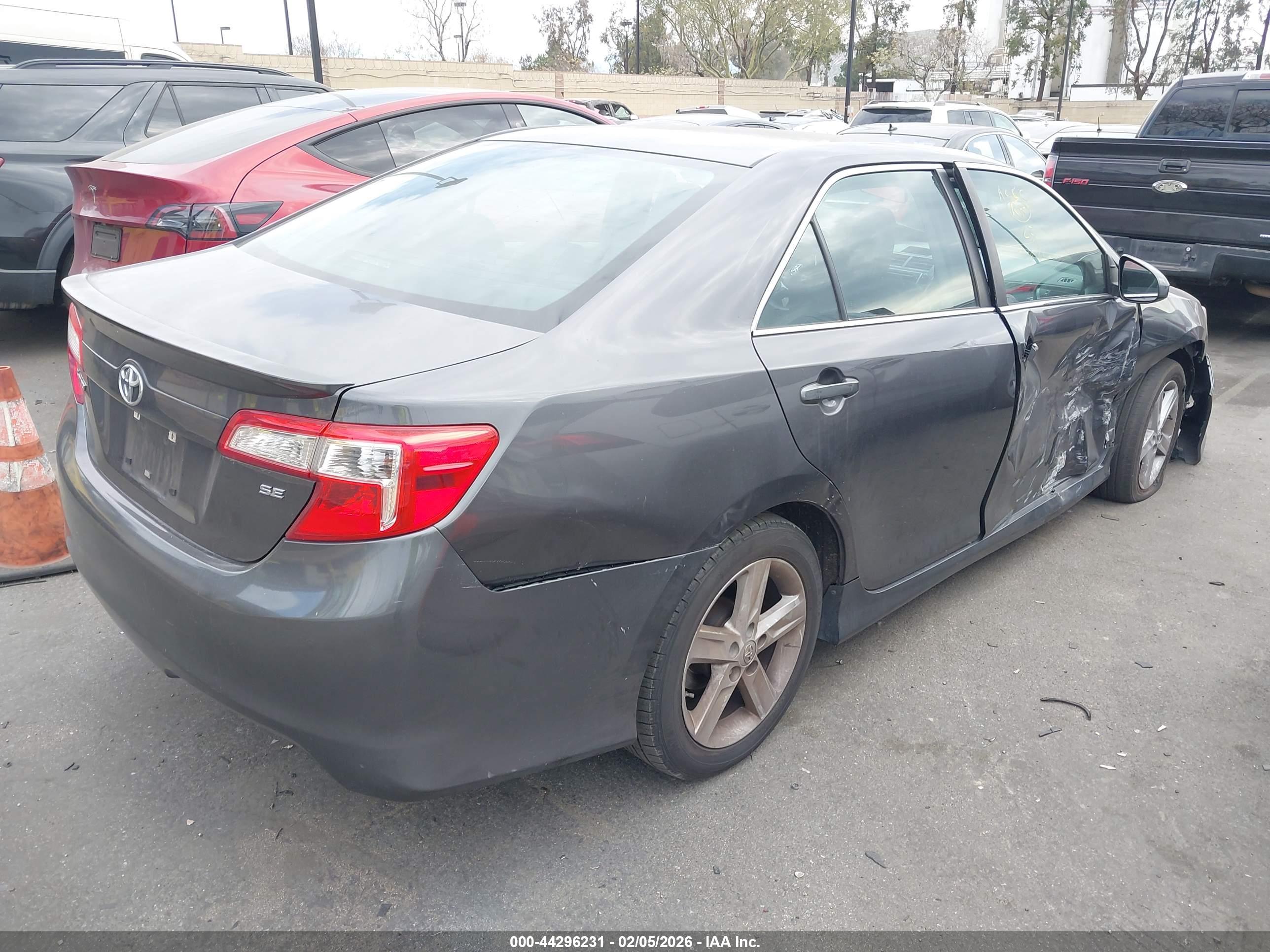 TOYOTA CAMRY image 4
