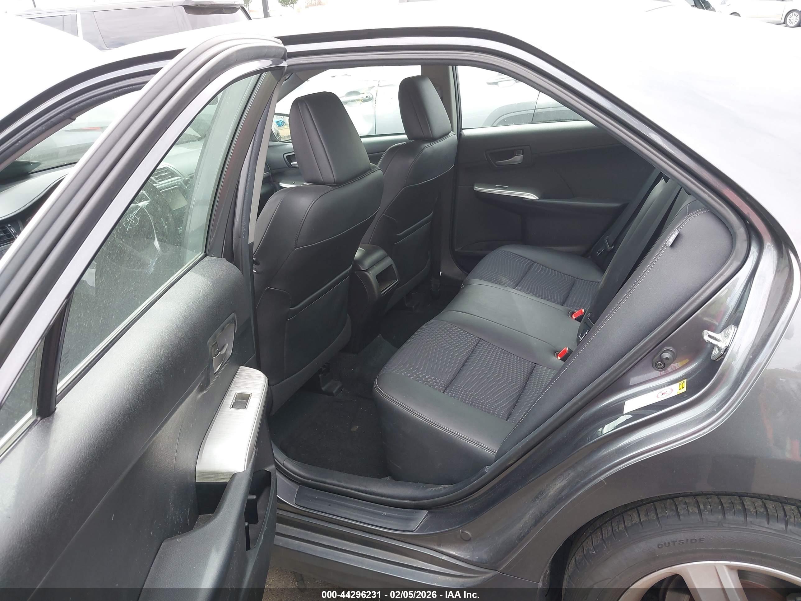 TOYOTA CAMRY image 8