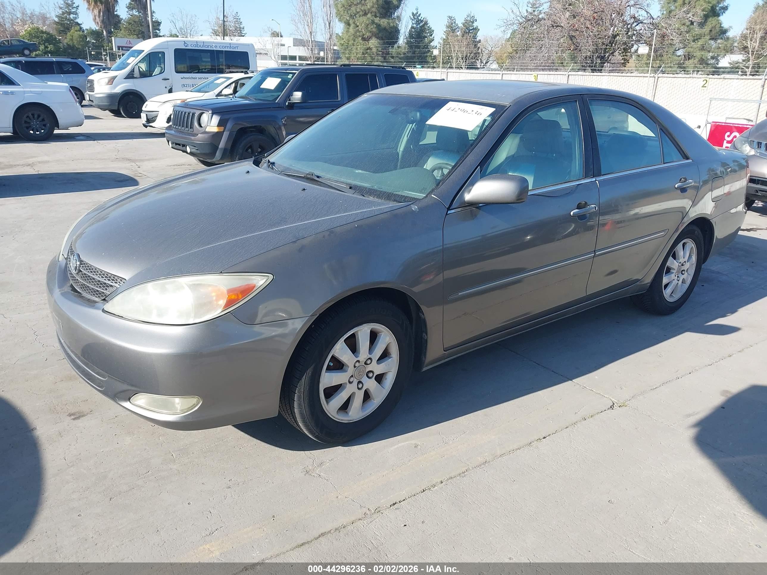 TOYOTA CAMRY image 2