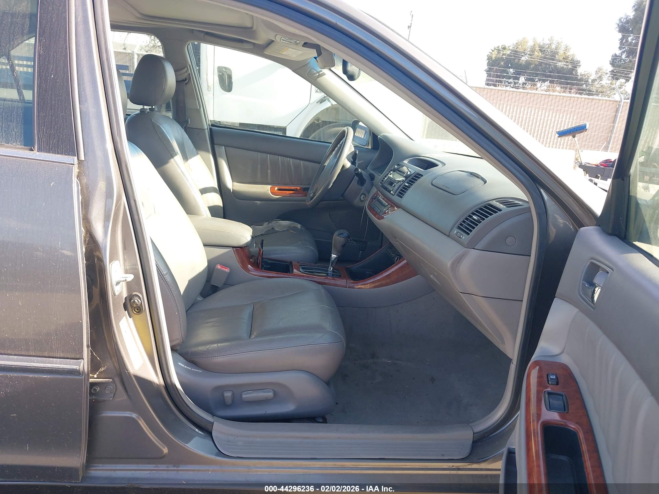 TOYOTA CAMRY image 5