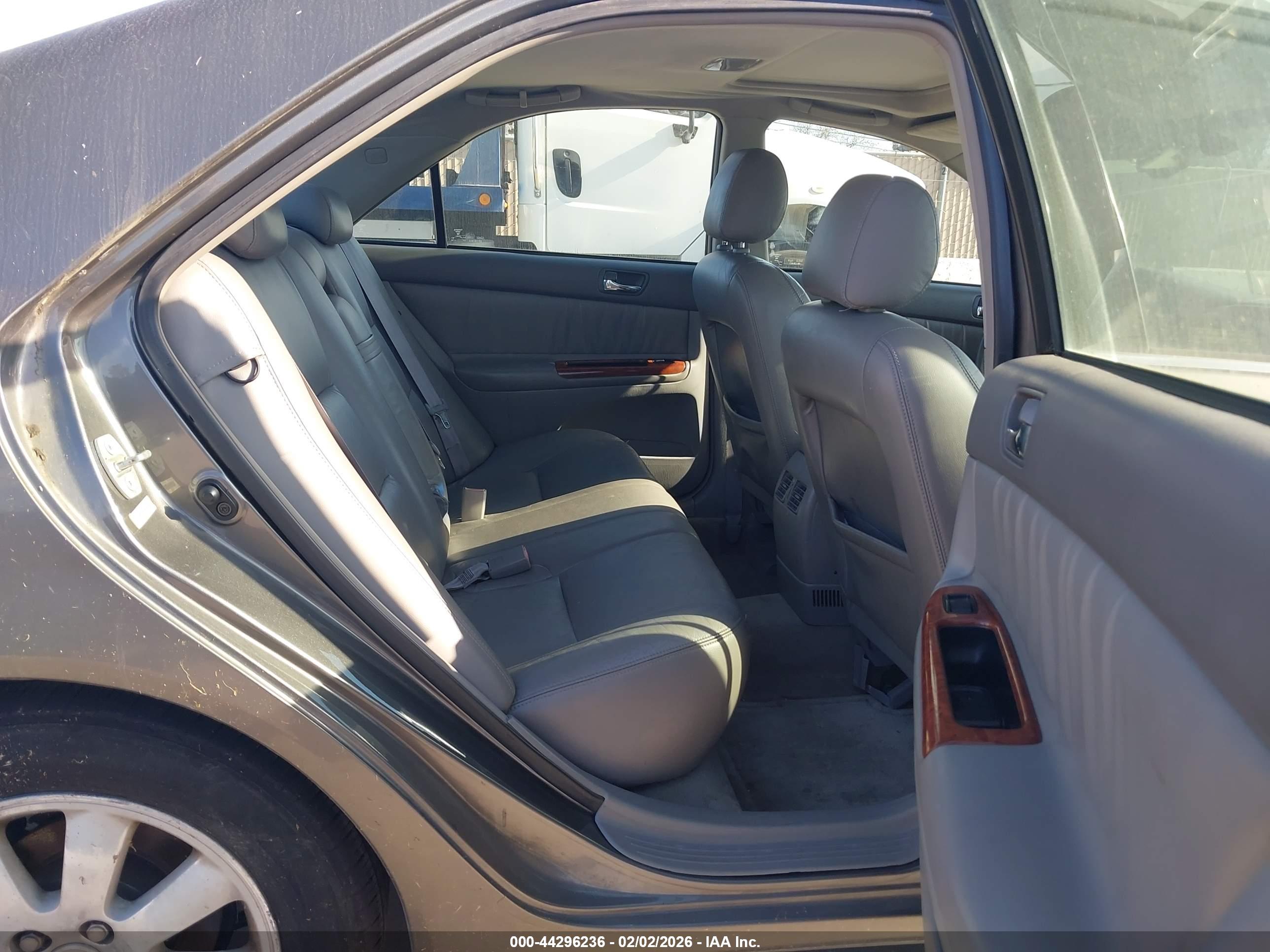 TOYOTA CAMRY image 8