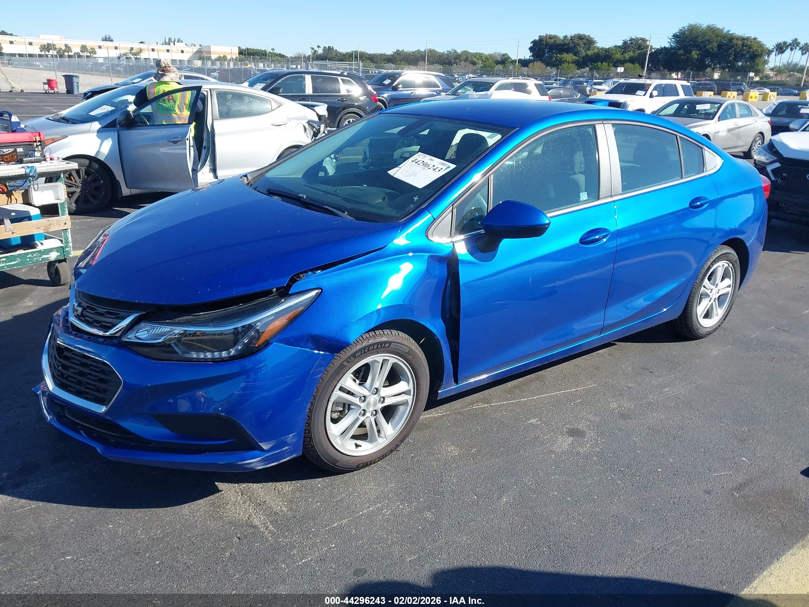 CHEVROLET CRUZE image 2
