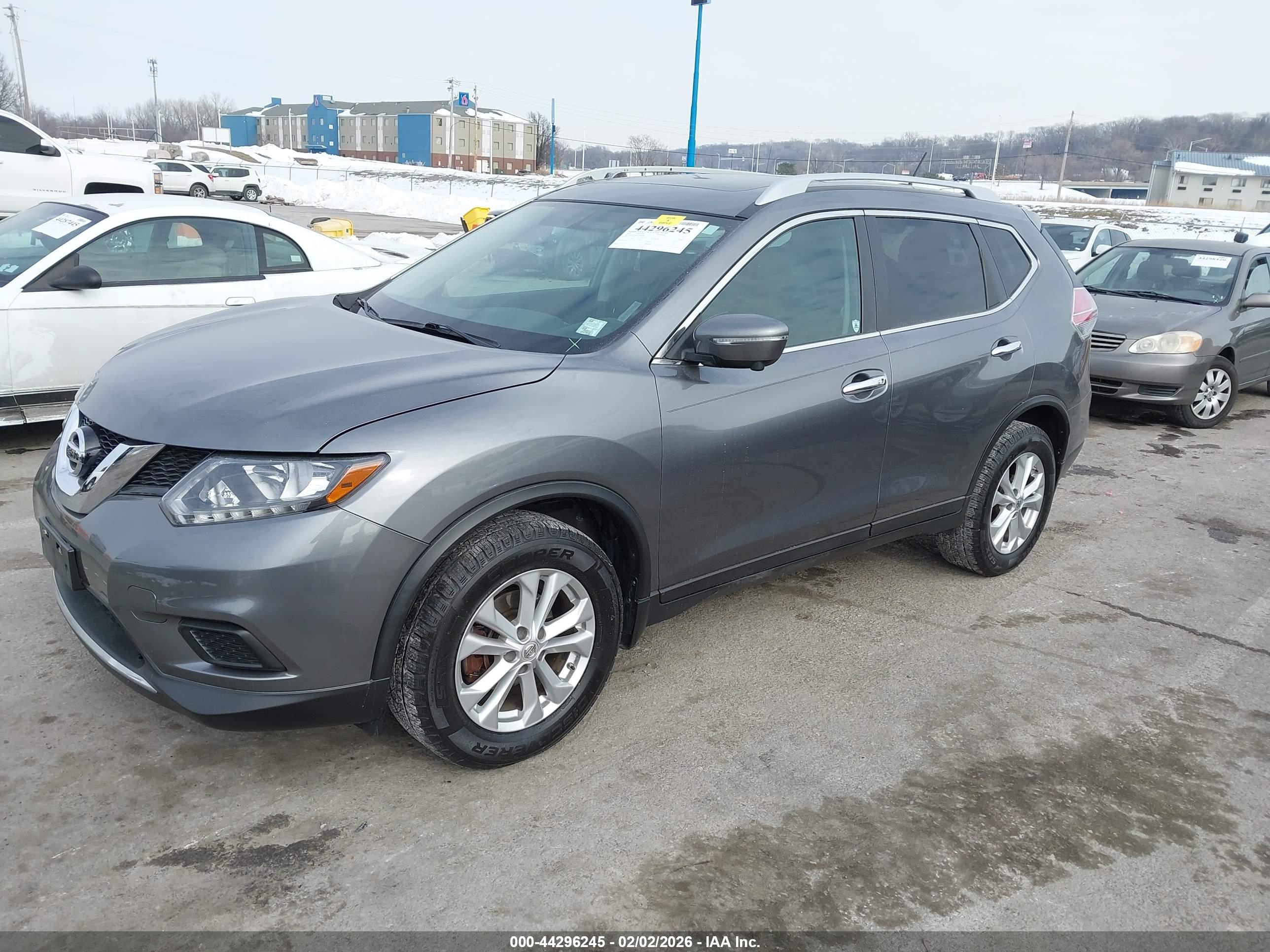 NISSAN ROGUE image 2
