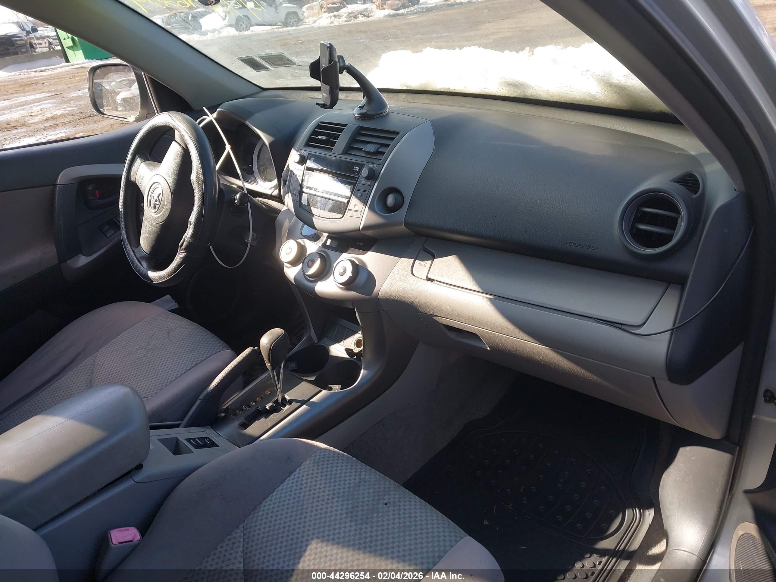 TOYOTA RAV4 image 5
