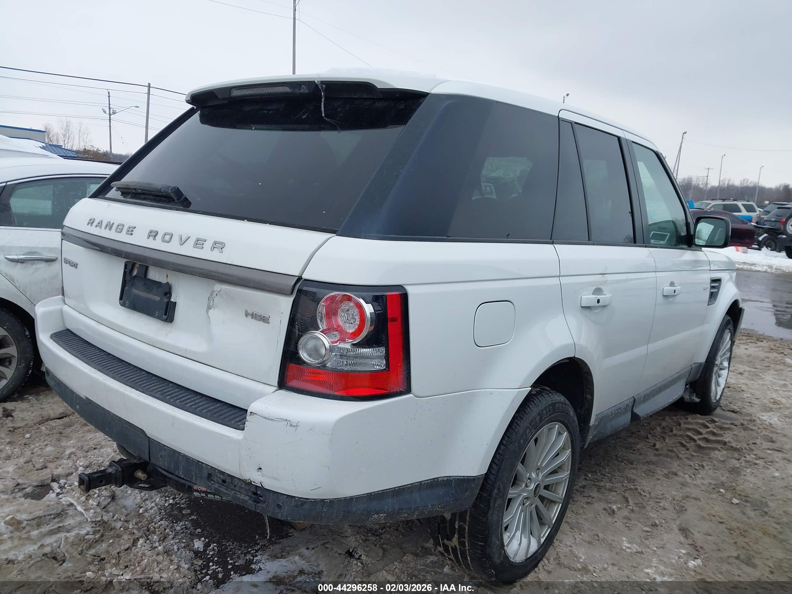 LAND ROVER image 4