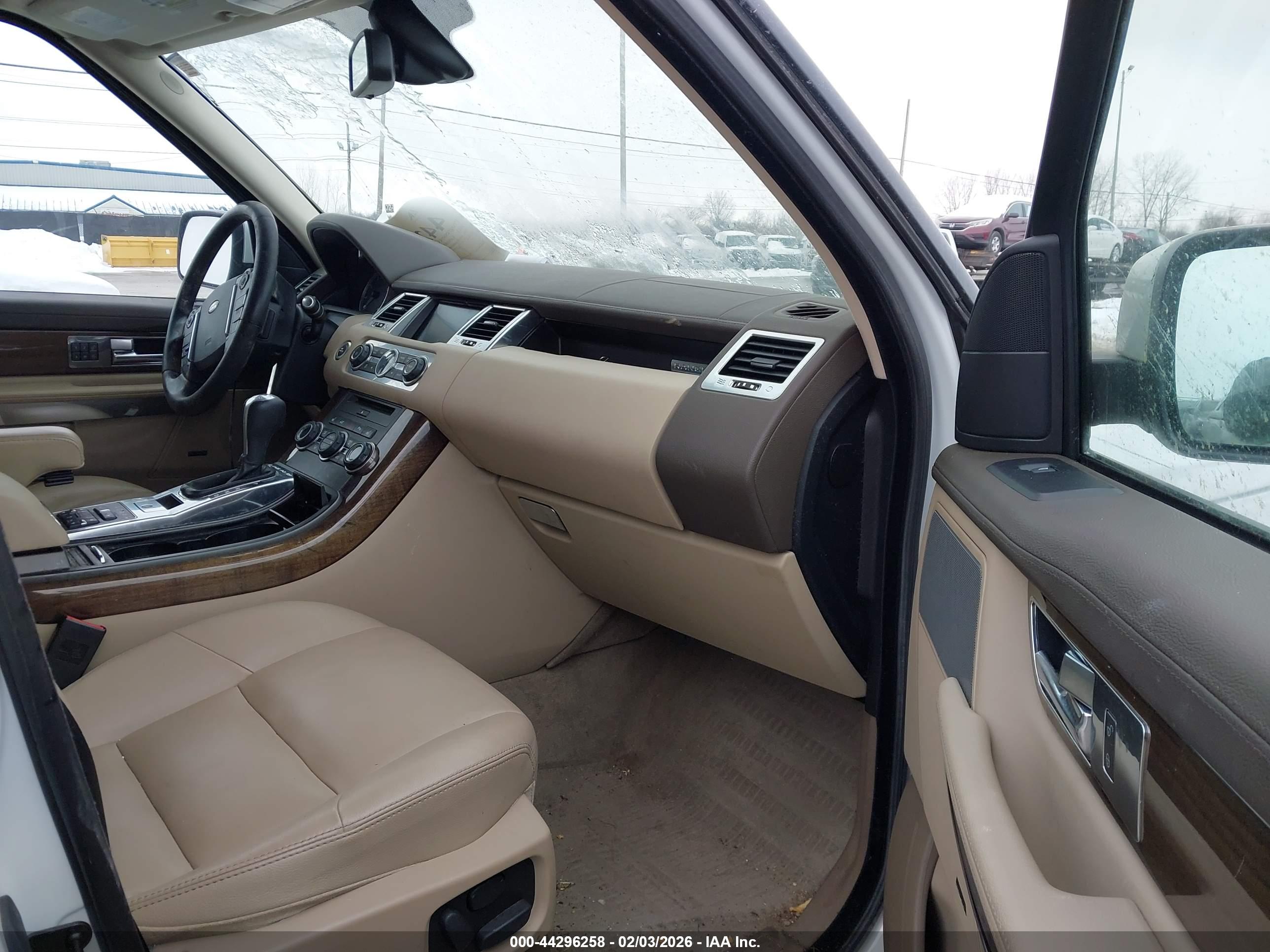 LAND ROVER image 5