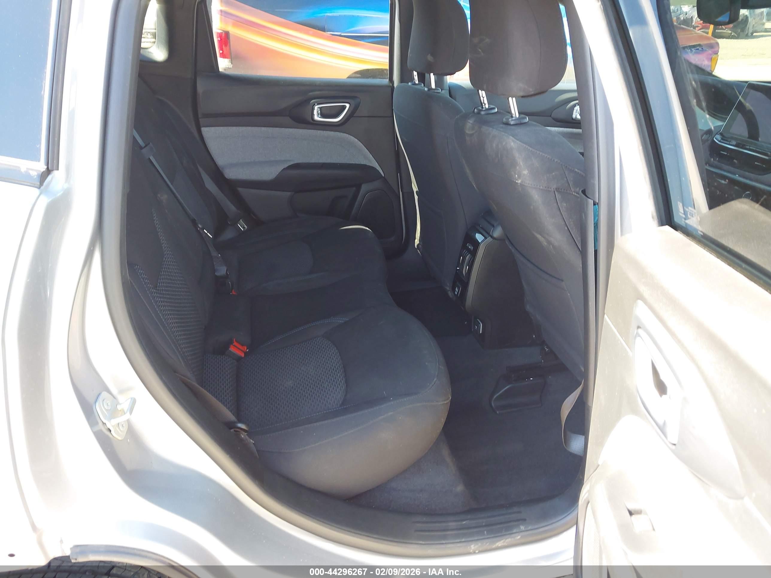 JEEP COMPASS image 8