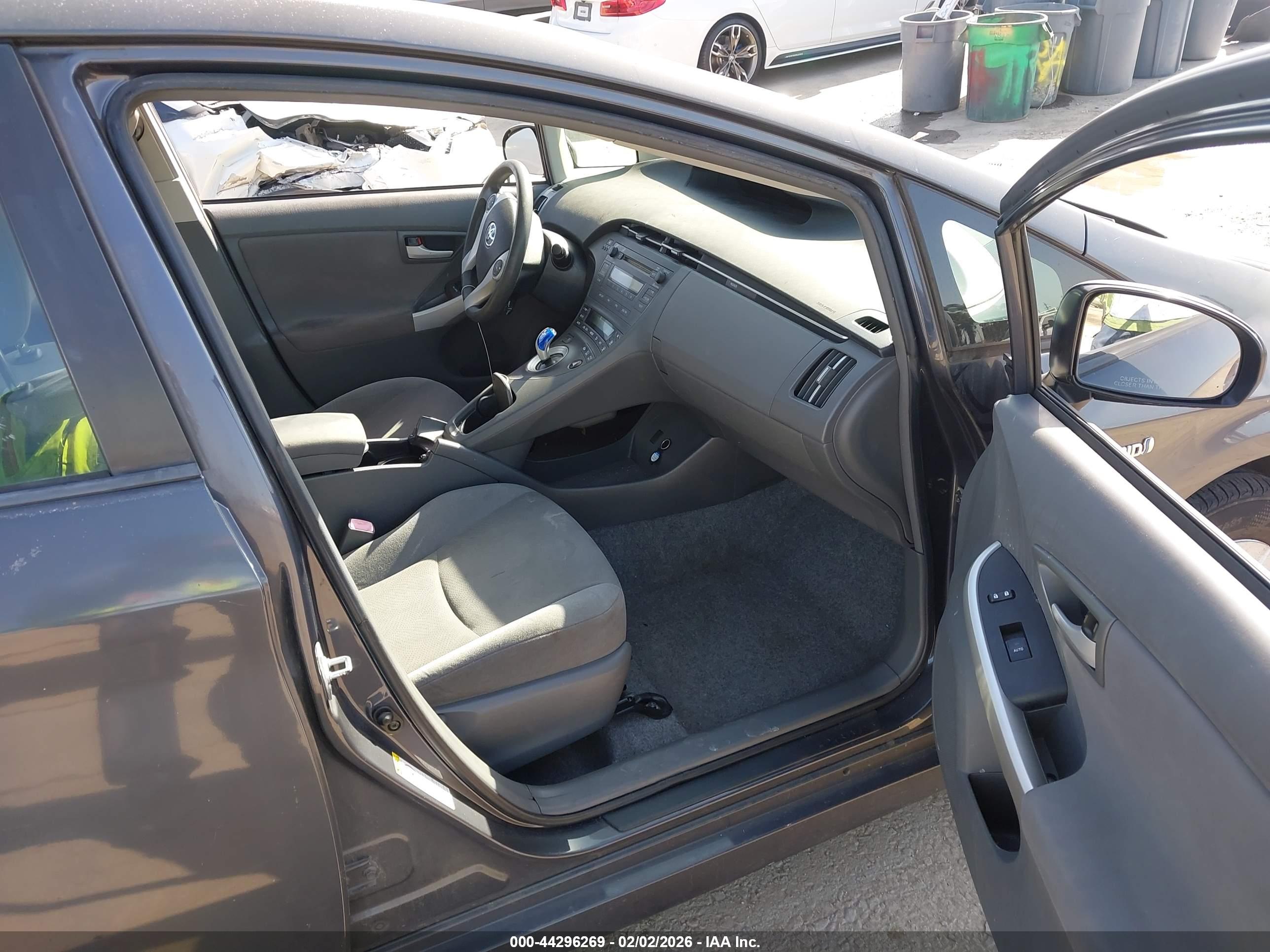 TOYOTA PRIUS image 5