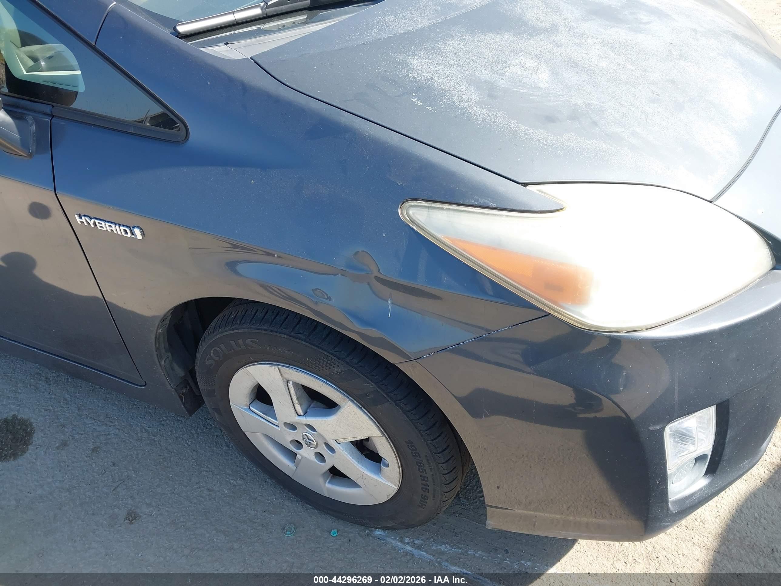 TOYOTA PRIUS image 6