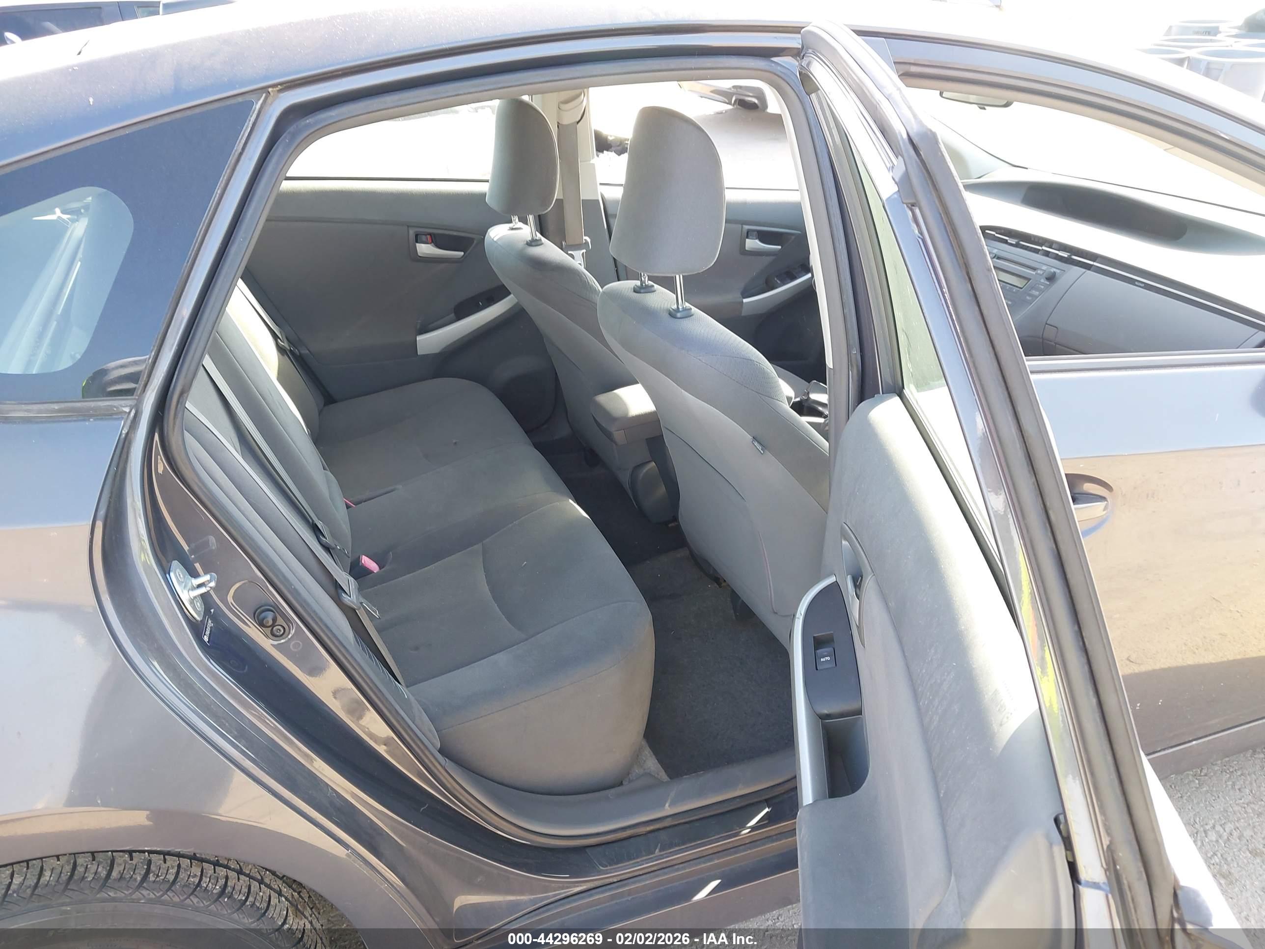 TOYOTA PRIUS image 8