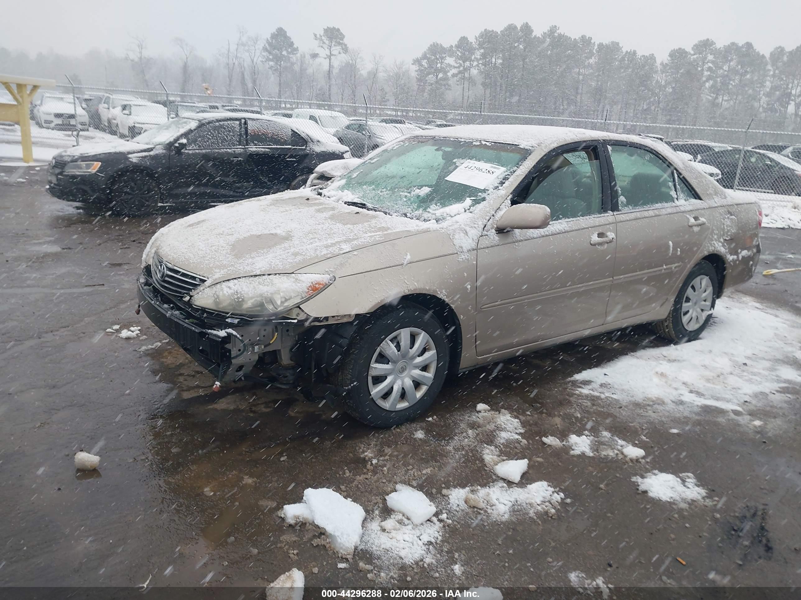 TOYOTA CAMRY image 2