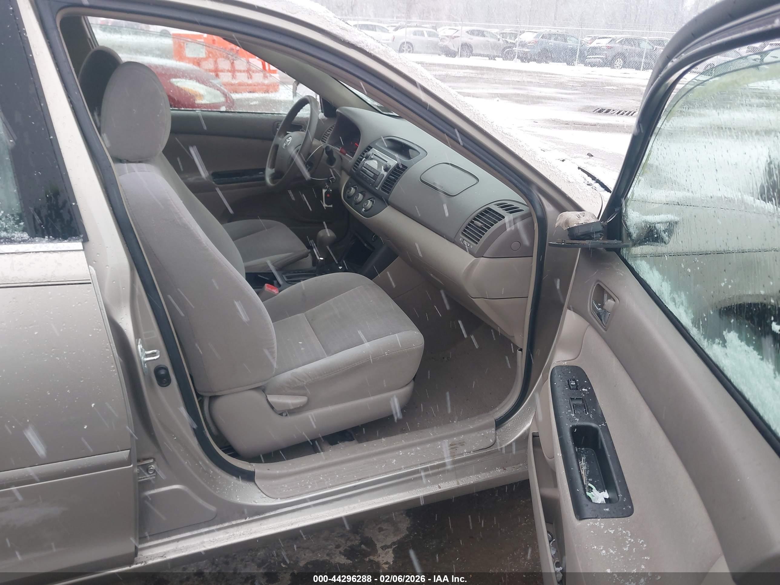 TOYOTA CAMRY image 5