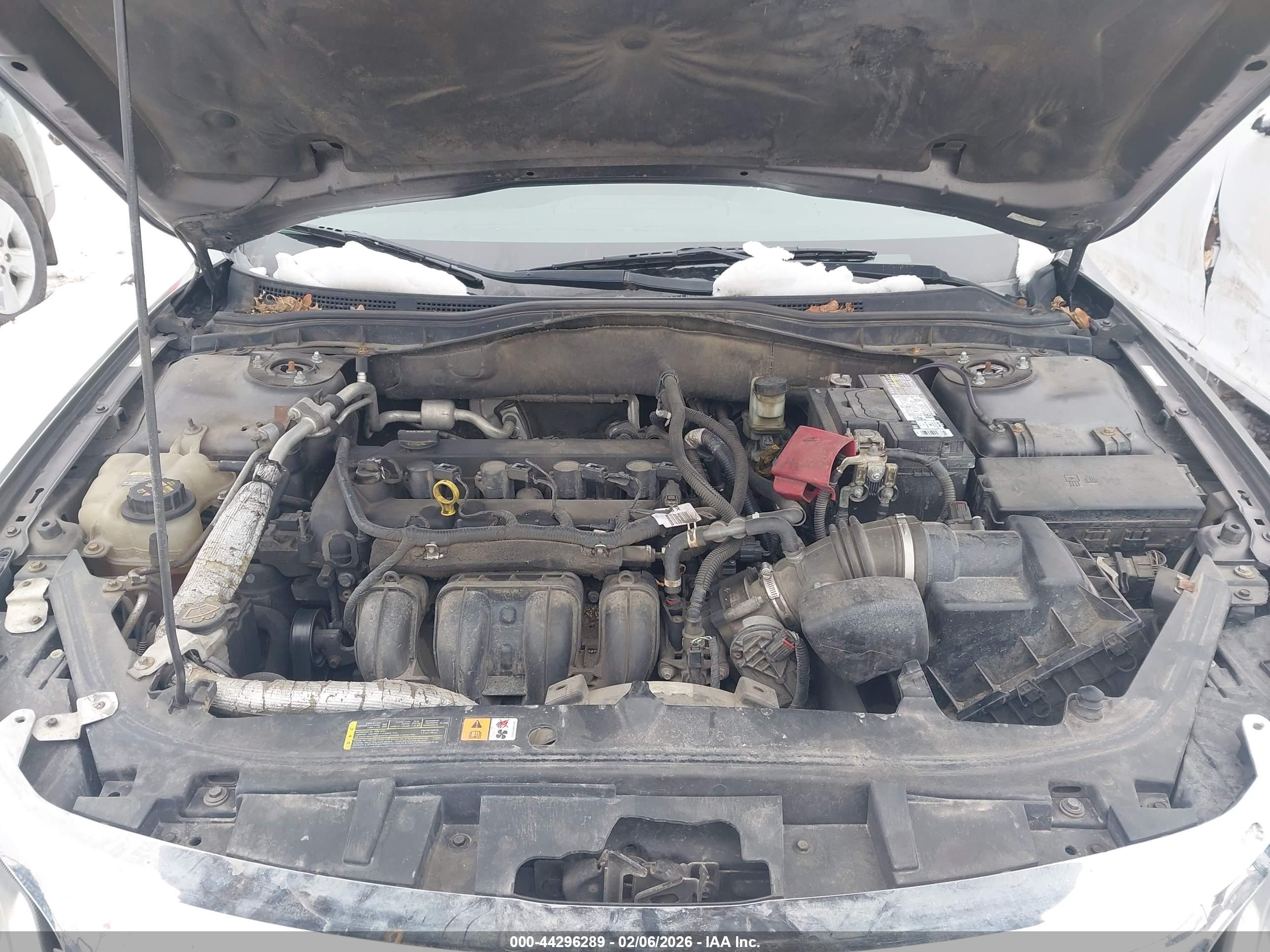 FORD FUSION image 10