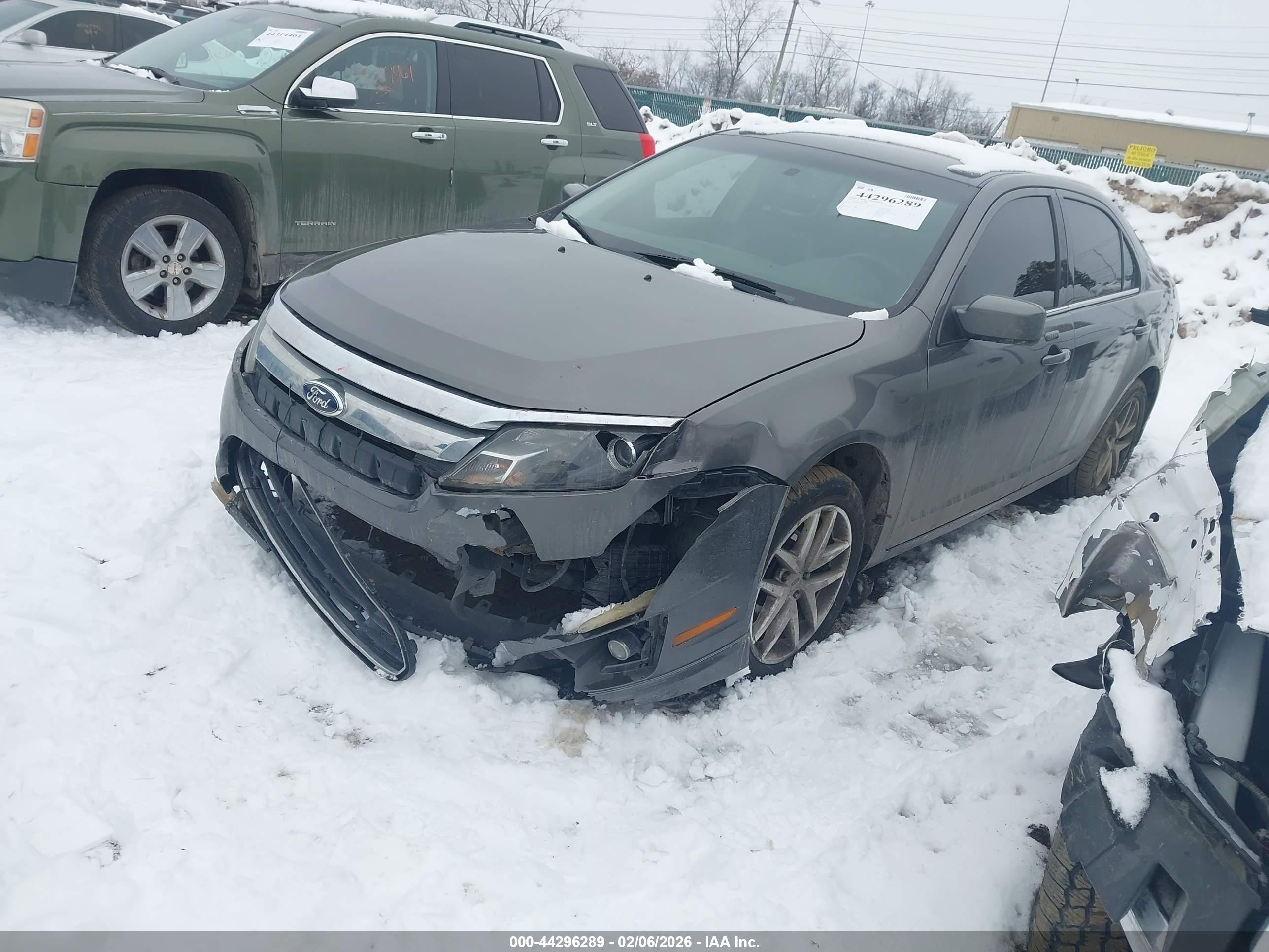FORD FUSION image 2