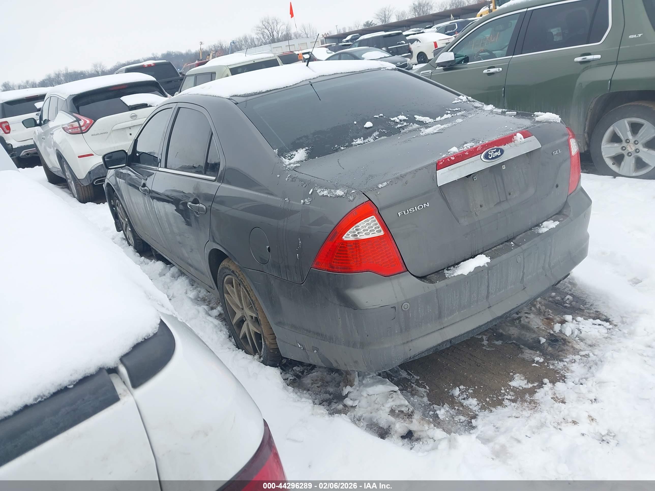 FORD FUSION image 3