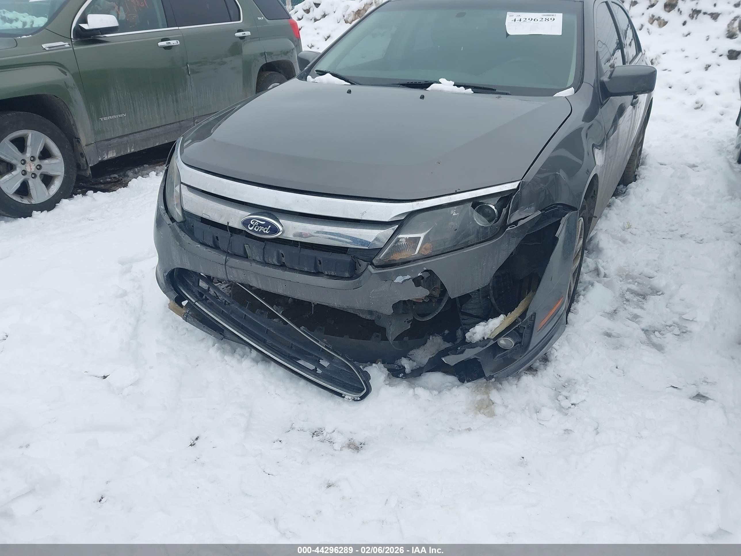 FORD FUSION image 6