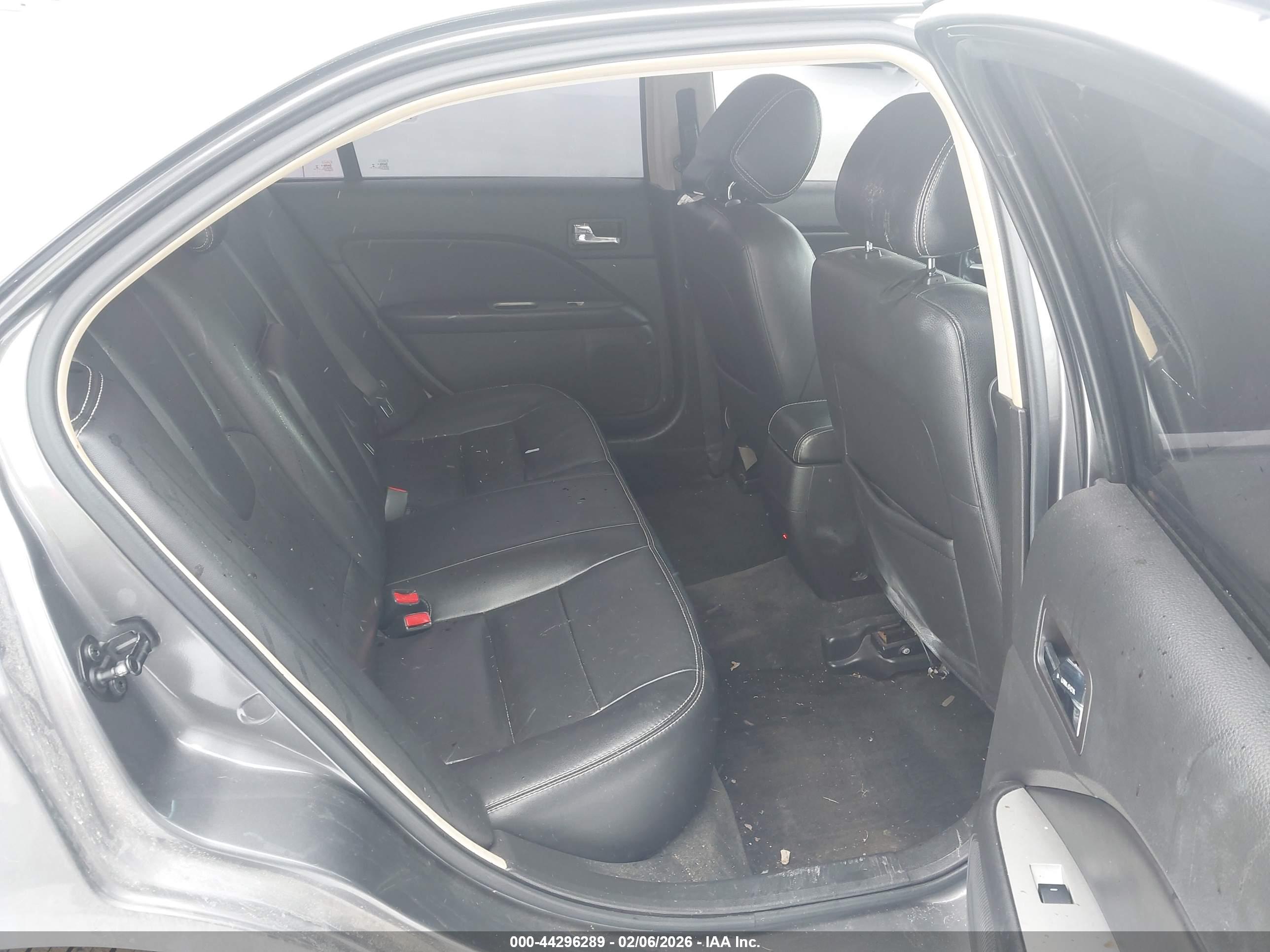 FORD FUSION image 8