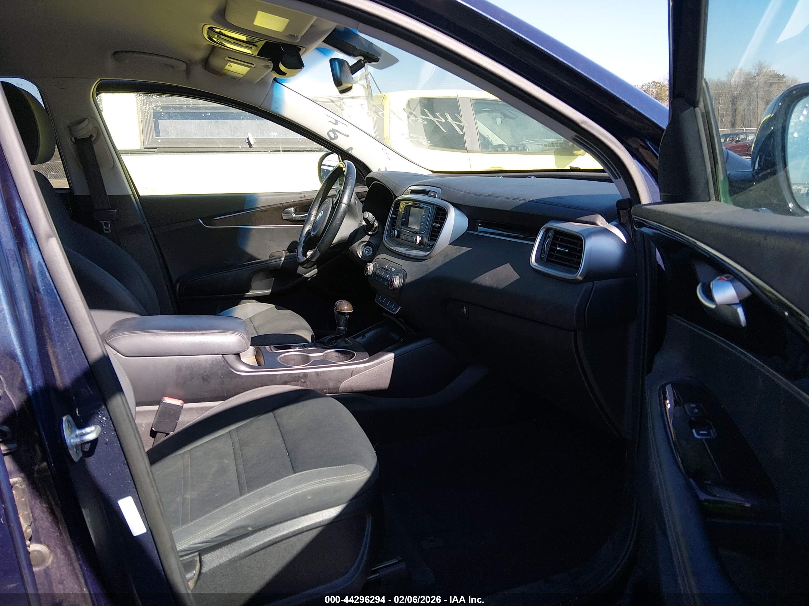 KIA SORENTO image 5