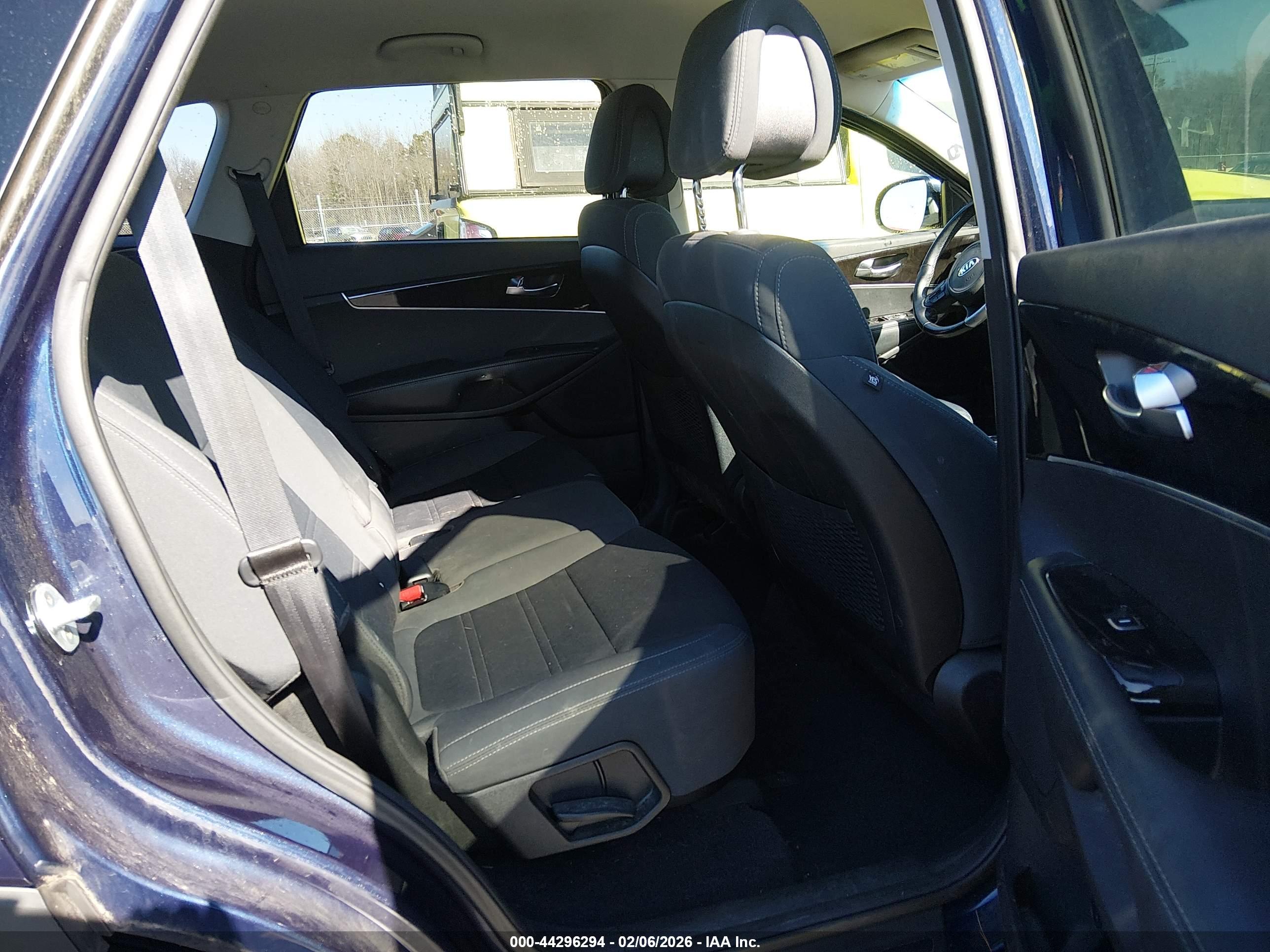 KIA SORENTO image 8