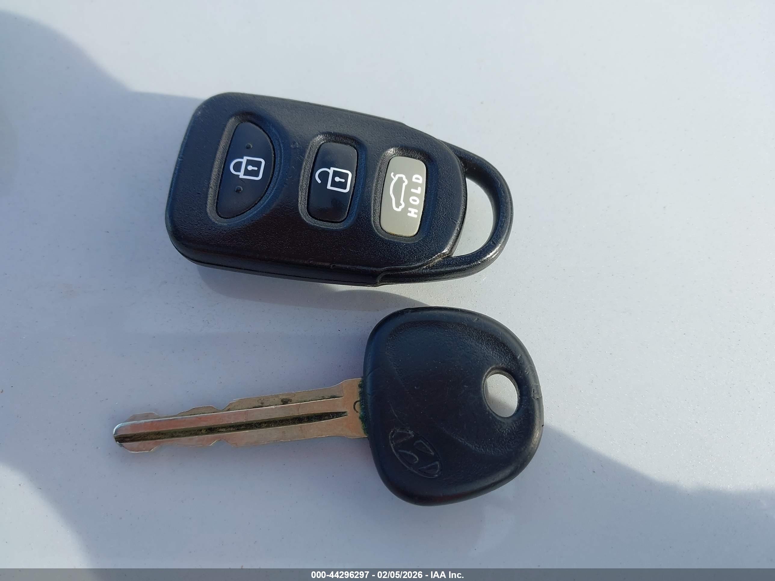 HYUNDAI ELANTRA image 11