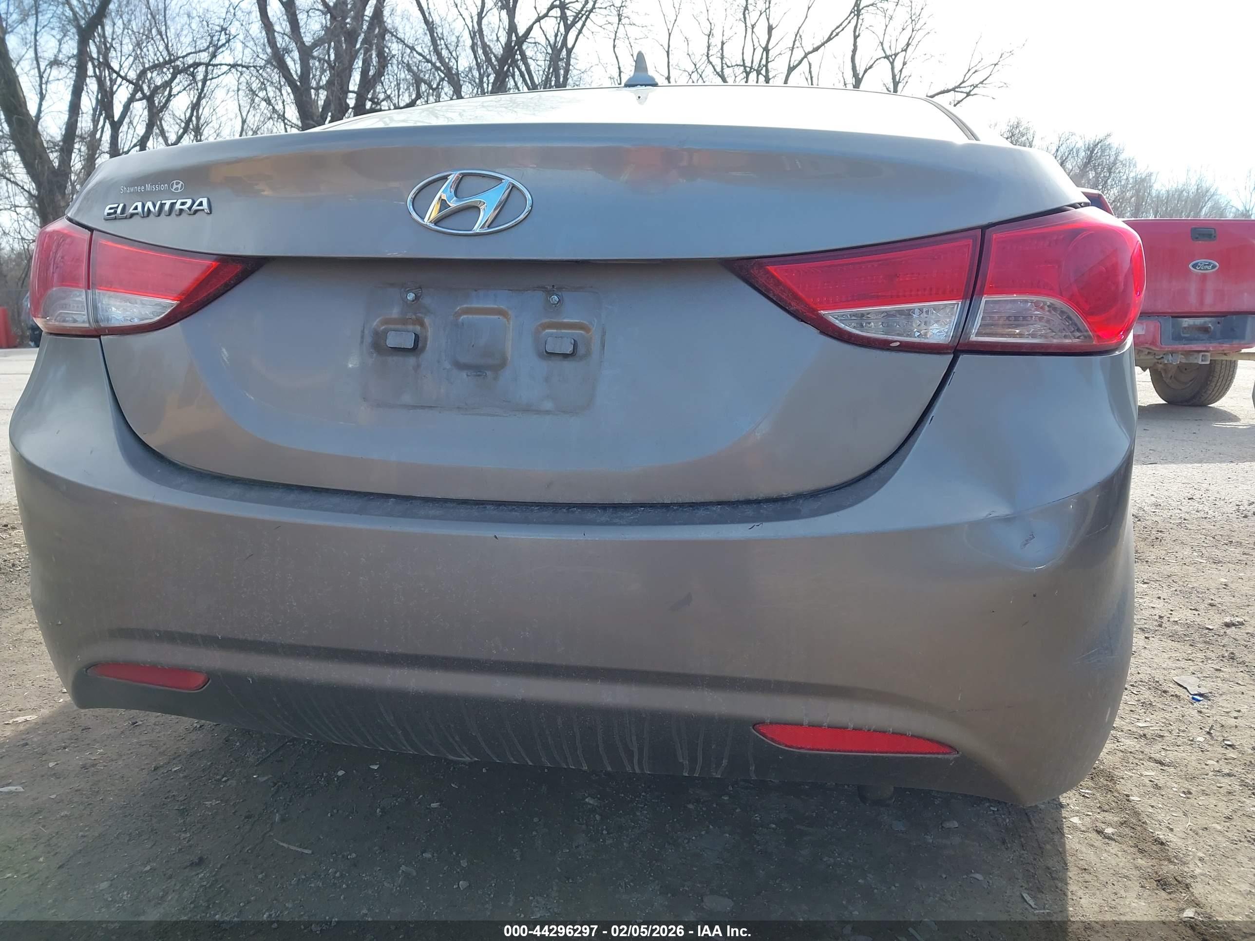 HYUNDAI ELANTRA image 6